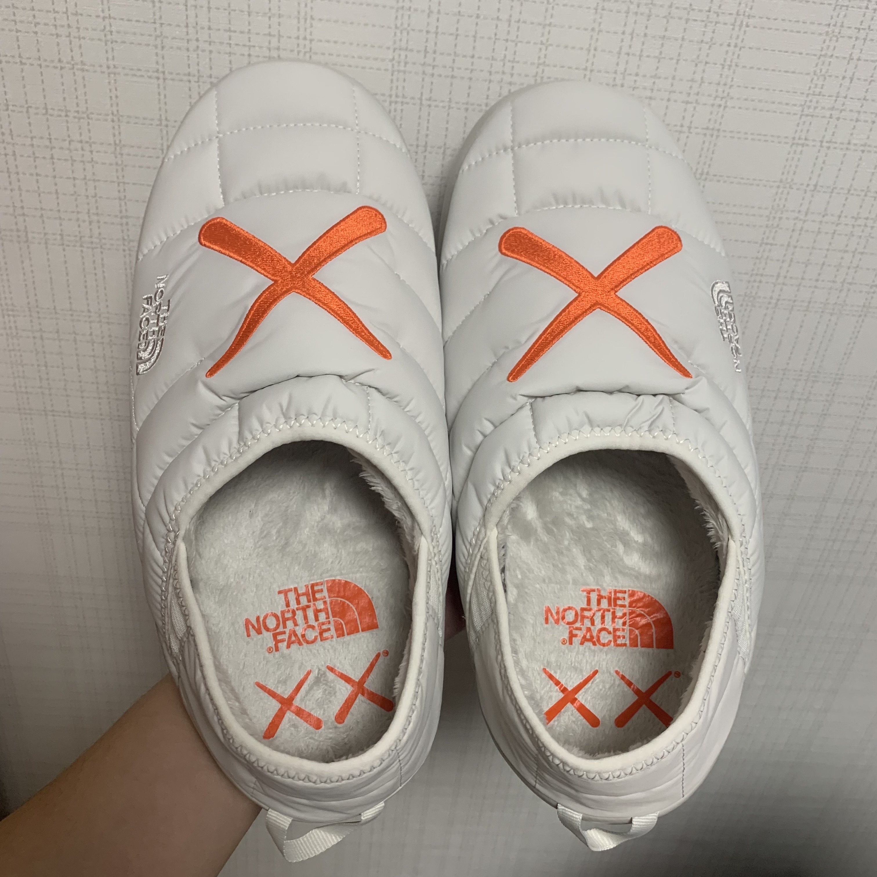 The North Face x Kaws Thermoball Traction Mule VS Moonlight Ivory Orange - 22FW 착용 스타일