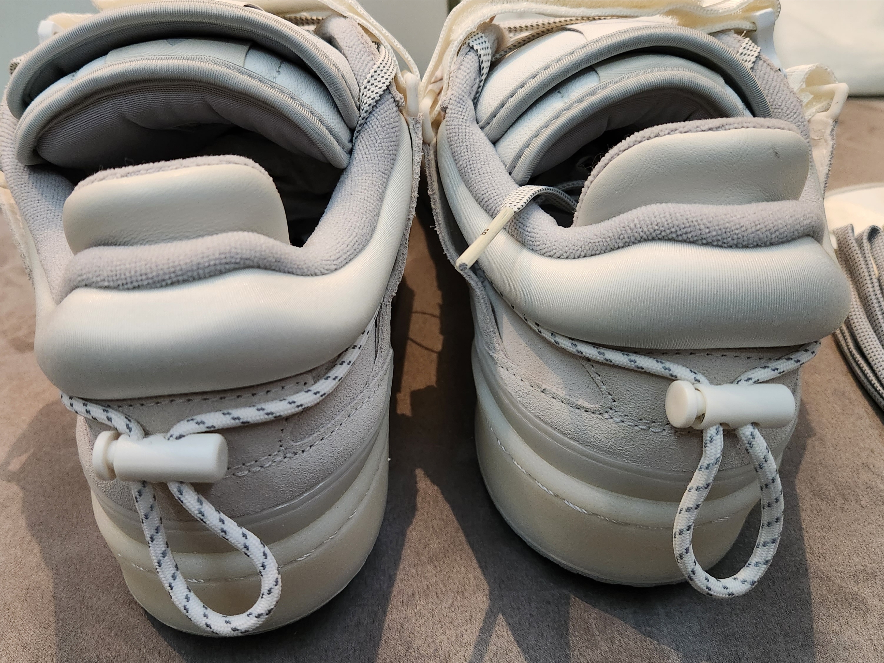 Adidas x Bad Bunny Forum Low Cloud White Clear Onix 착용 스타일 - 5