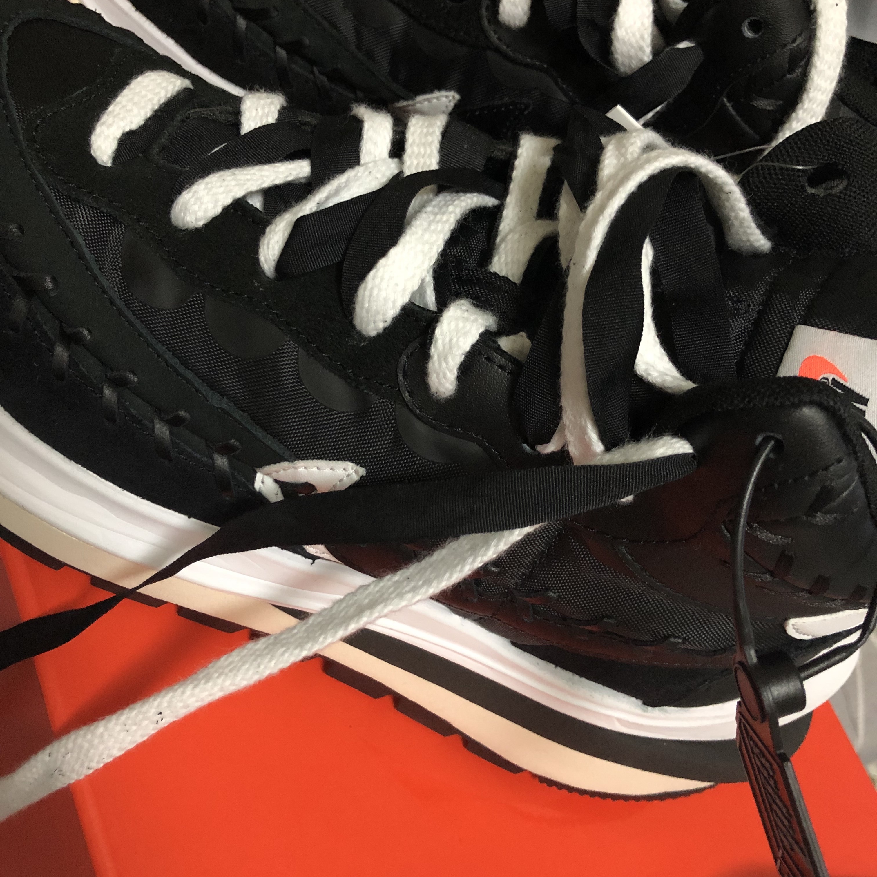 Nike x Sacai x Jean Paul Gaultier VaporWaffle Black White 착용 스타일