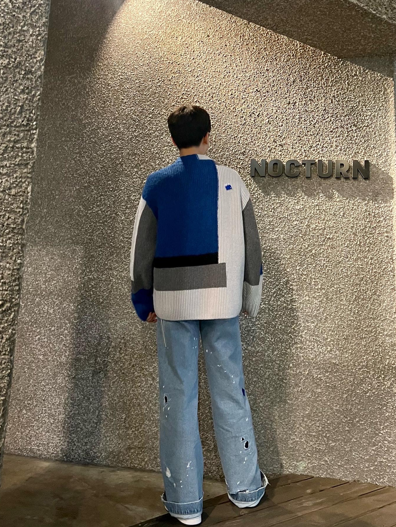 Zara x Ader Error Patchwork Oversize Knit Sweater Multicolor, Zara x Ader Error Patchwork Jeans Blue 착용 스타일 - 2