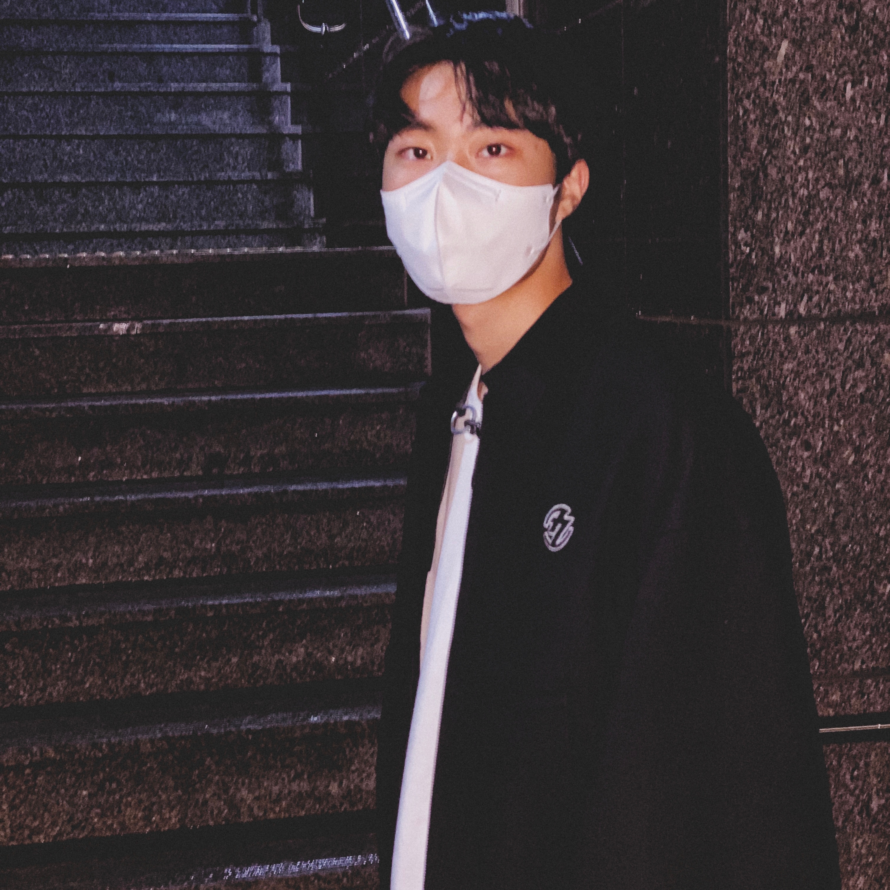 Zara x Ader Error Oversize Collar Bomber Jacket Black, Our Legacy Ladon Leather Keychain Black 착용 스타일 - 1