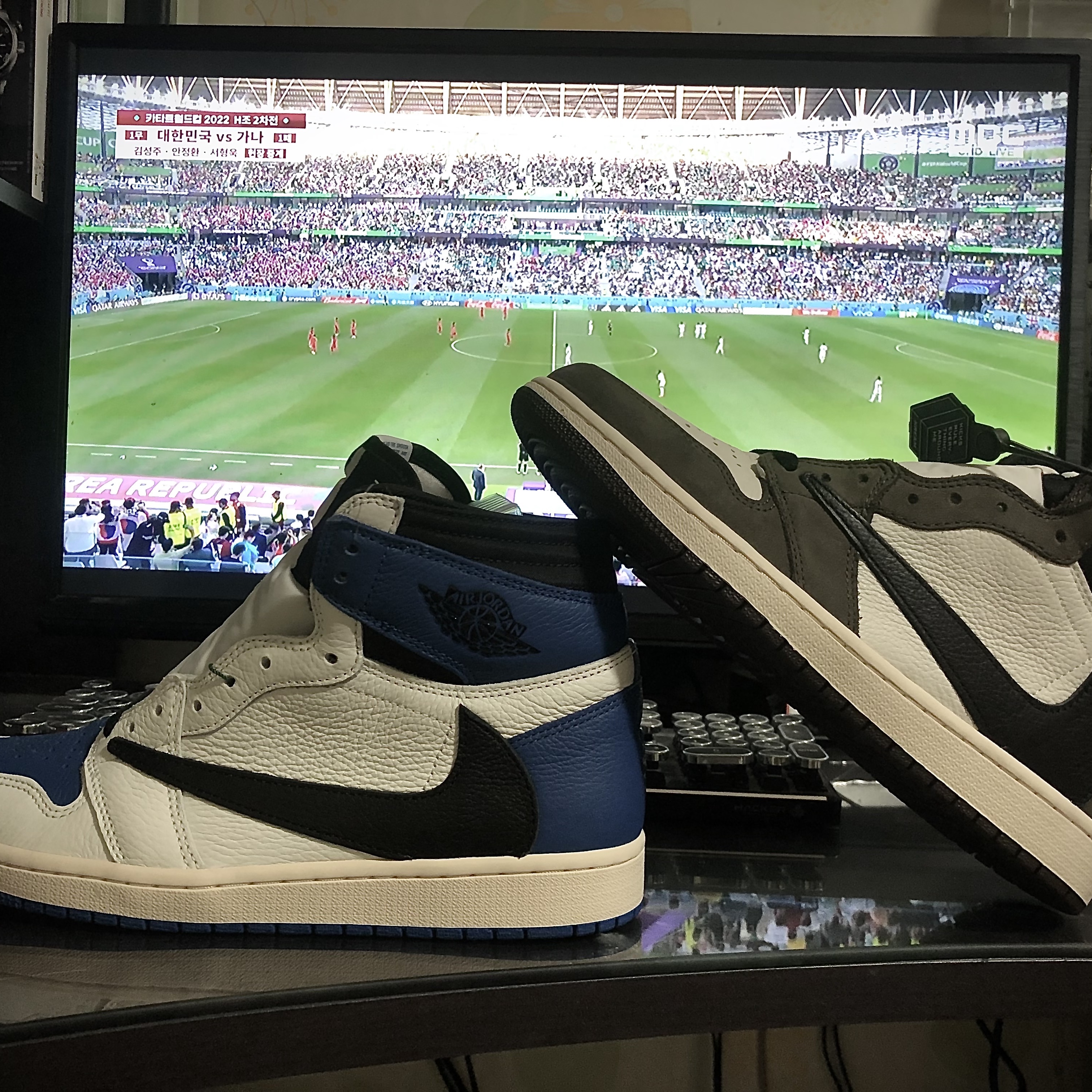 Jordan 1 x Travis Scott x Fragment Retro High OG SP Military Blue, Jordan 1 x Travis Scott Retro High OG SP Mocha 착용 스타일