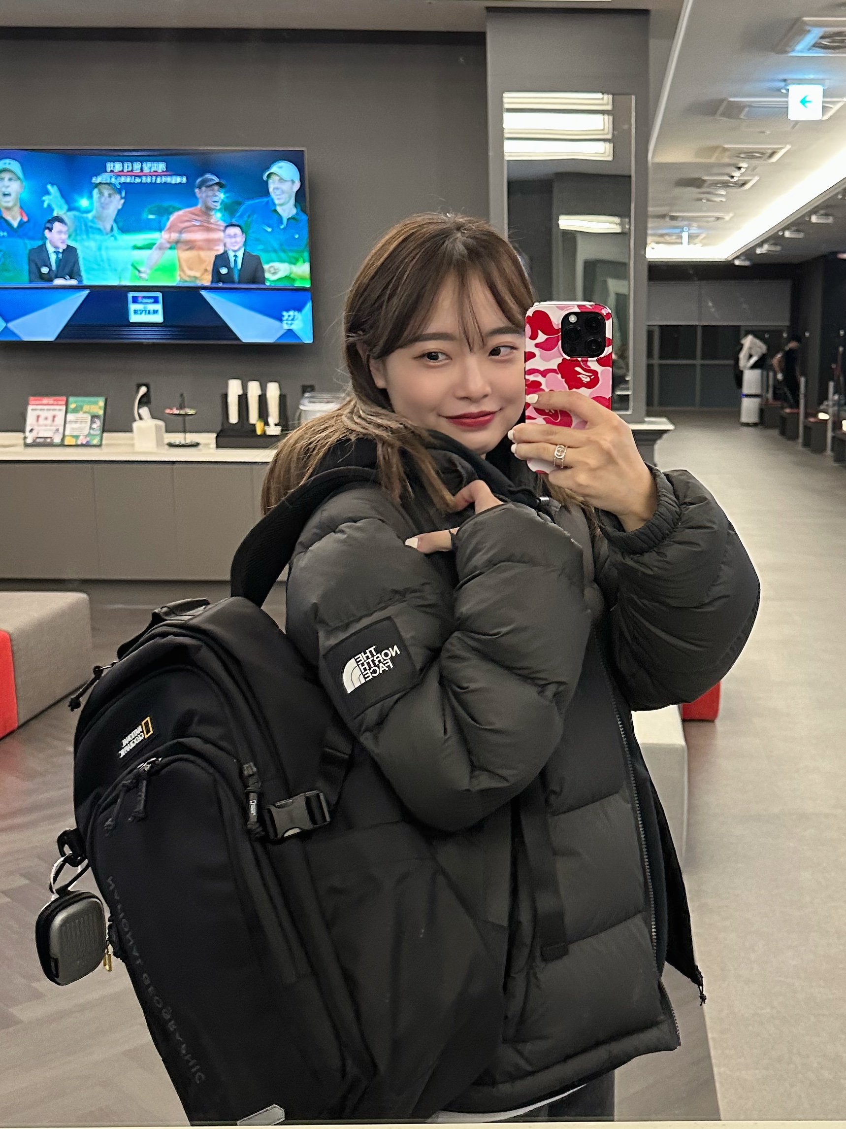 The North Face 1992 Nuptse Jacket Charcoal, Jordan 1 Mid Light Smoke Grey 착용 스타일 - 3