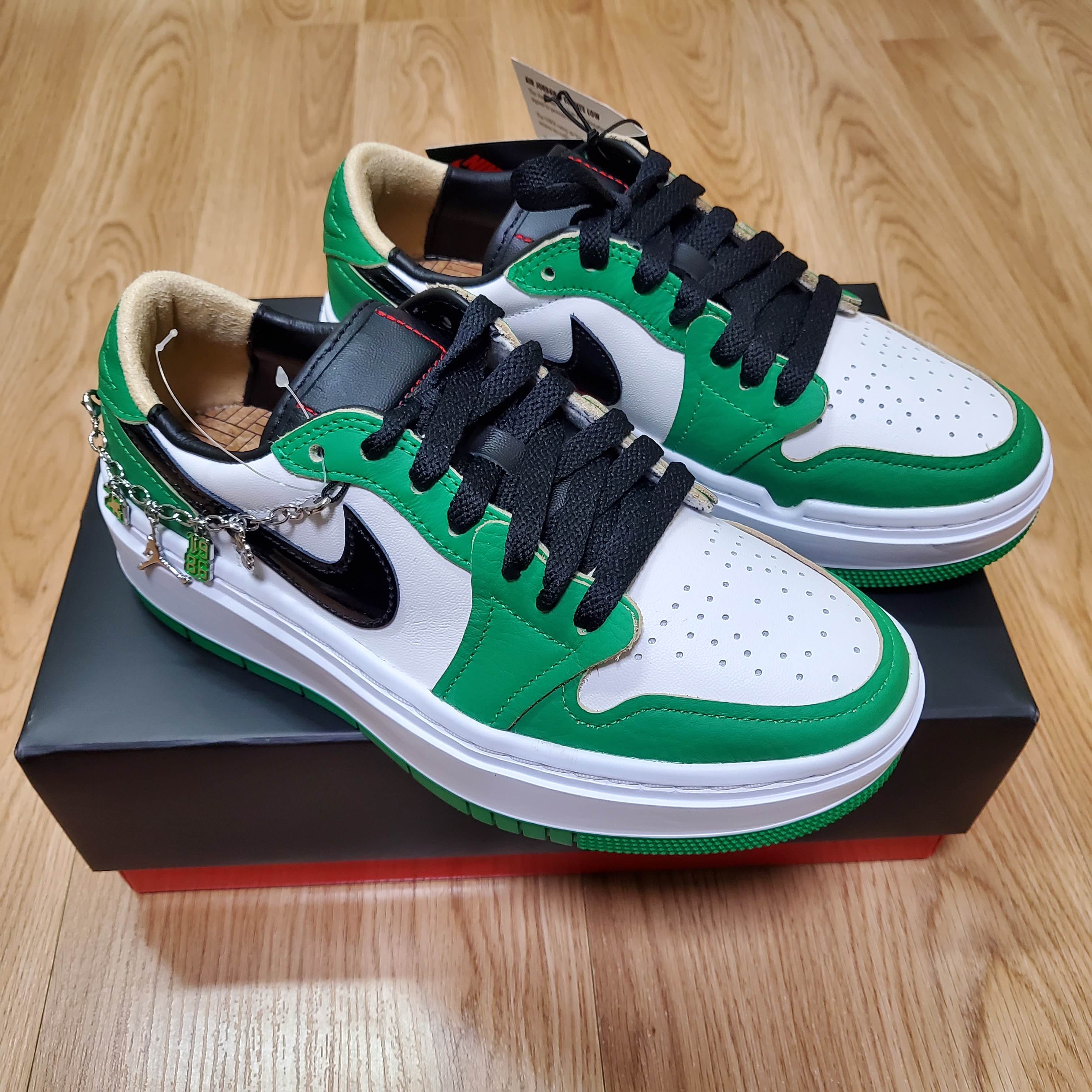 (W) Jordan 1 Elevate Low SE Lucky Green 착용 스타일 - 1
