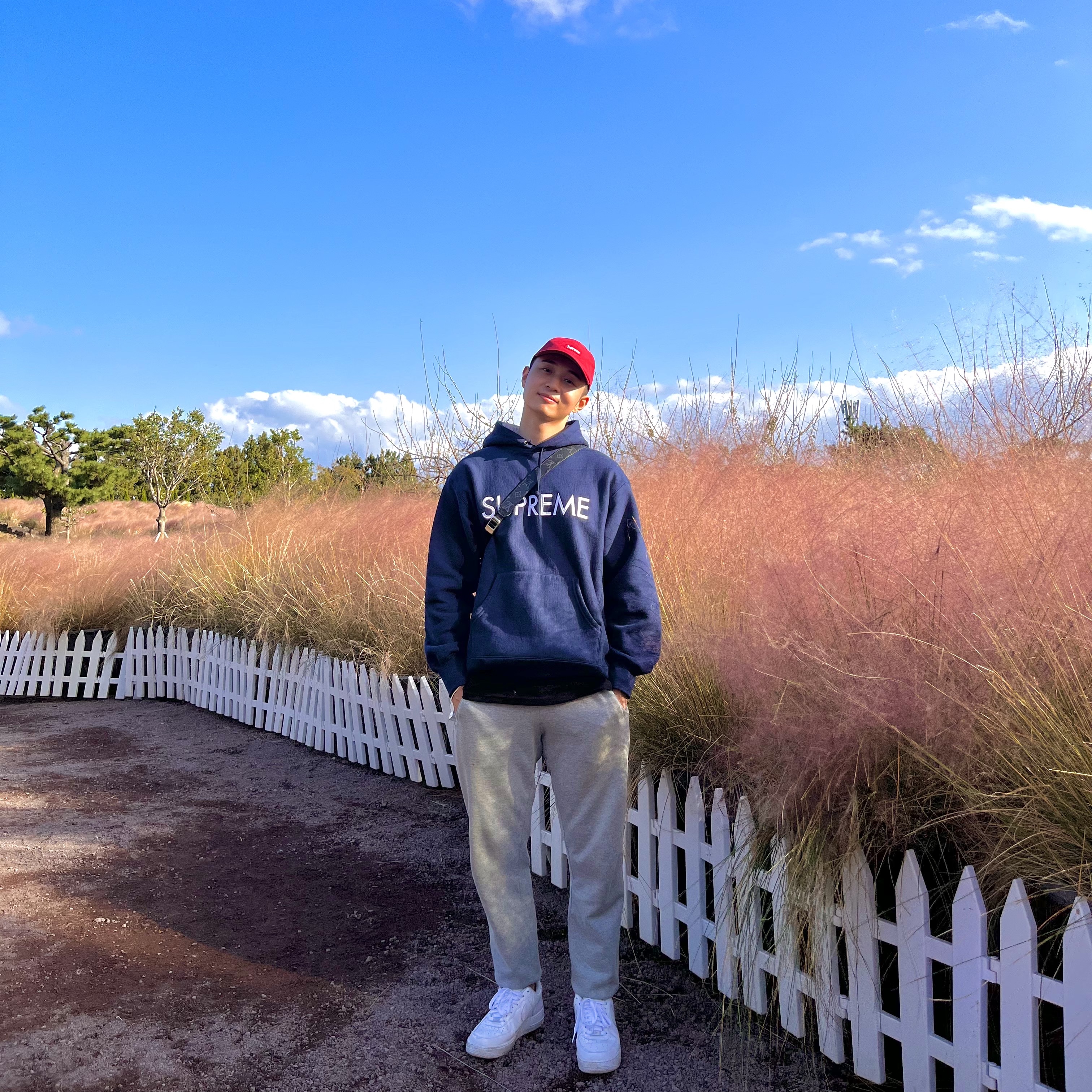Supreme Capital Hooded Sweatshirt Navy - 22FW 착용 스타일