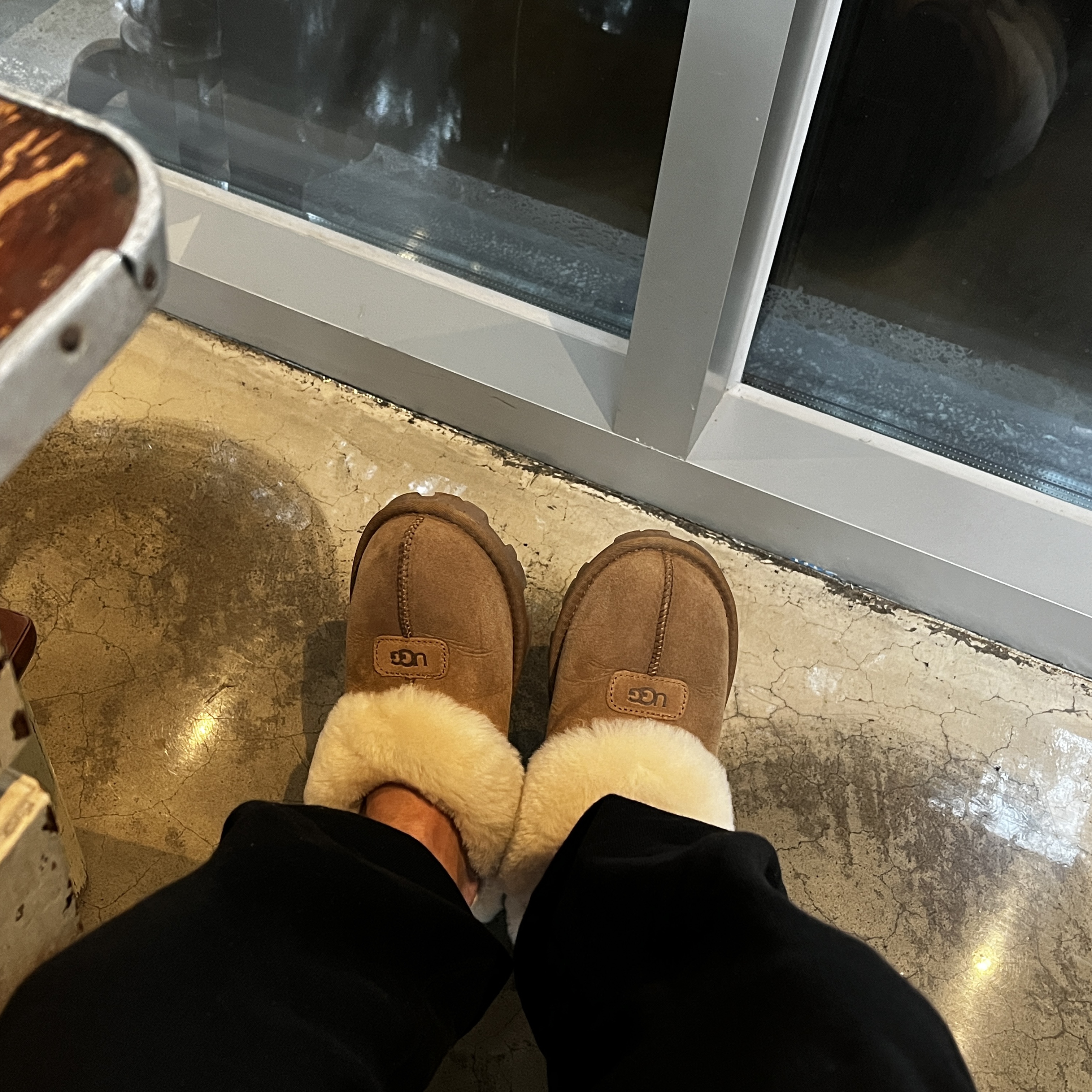(W) UGG Coquette Slipper Chestnut, The North Face 1996 Retro Nuptse Jacket Pine 착용 스타일 - 2