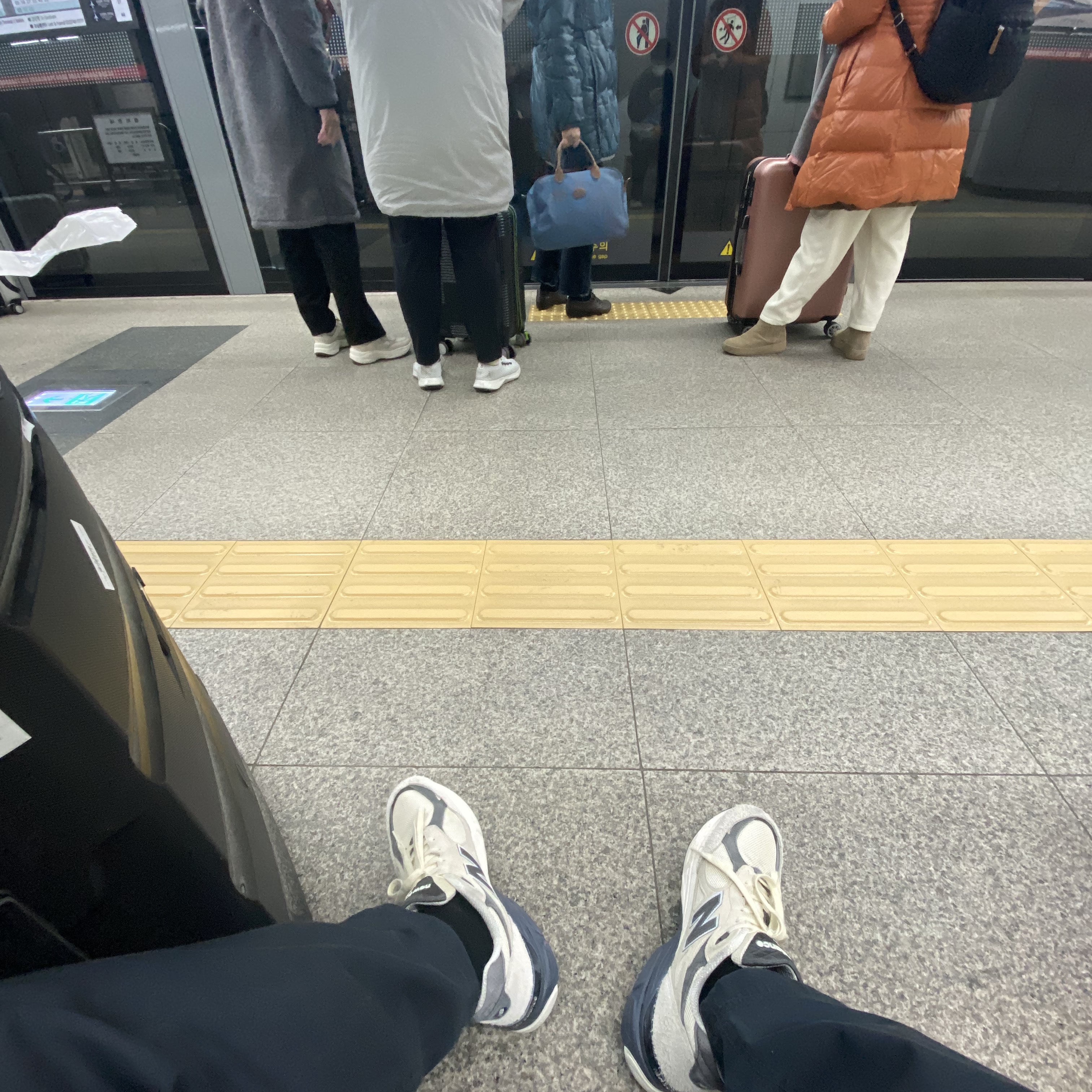 New Balance 990v3 Made in USA Moonbeam Macadamia Nut, New Balance 990v3 Made in USA Grey - D Standard 착용 스타일 - 2