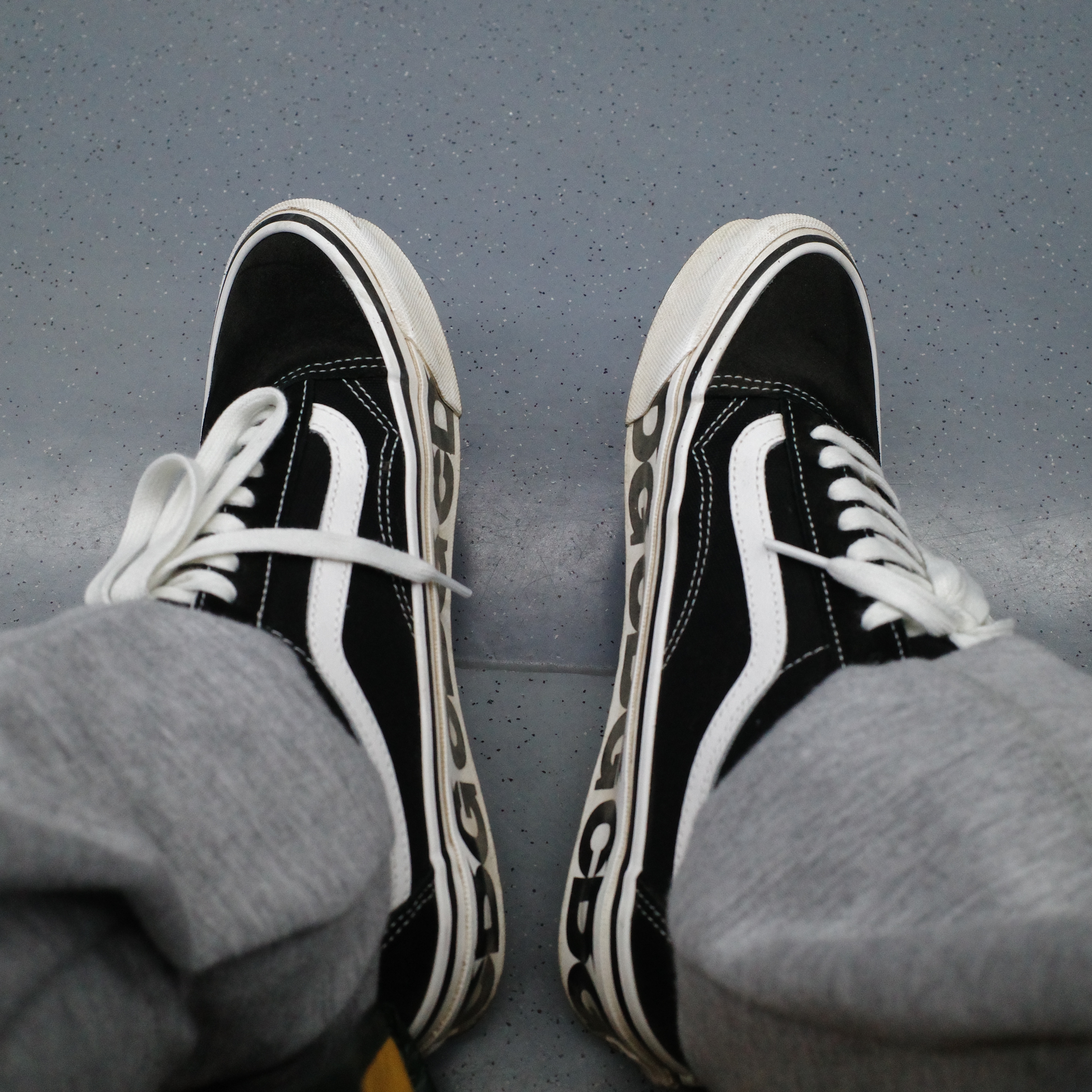 Vans Vault x CDG OG Old Skool LX Side Wall 착용 스타일