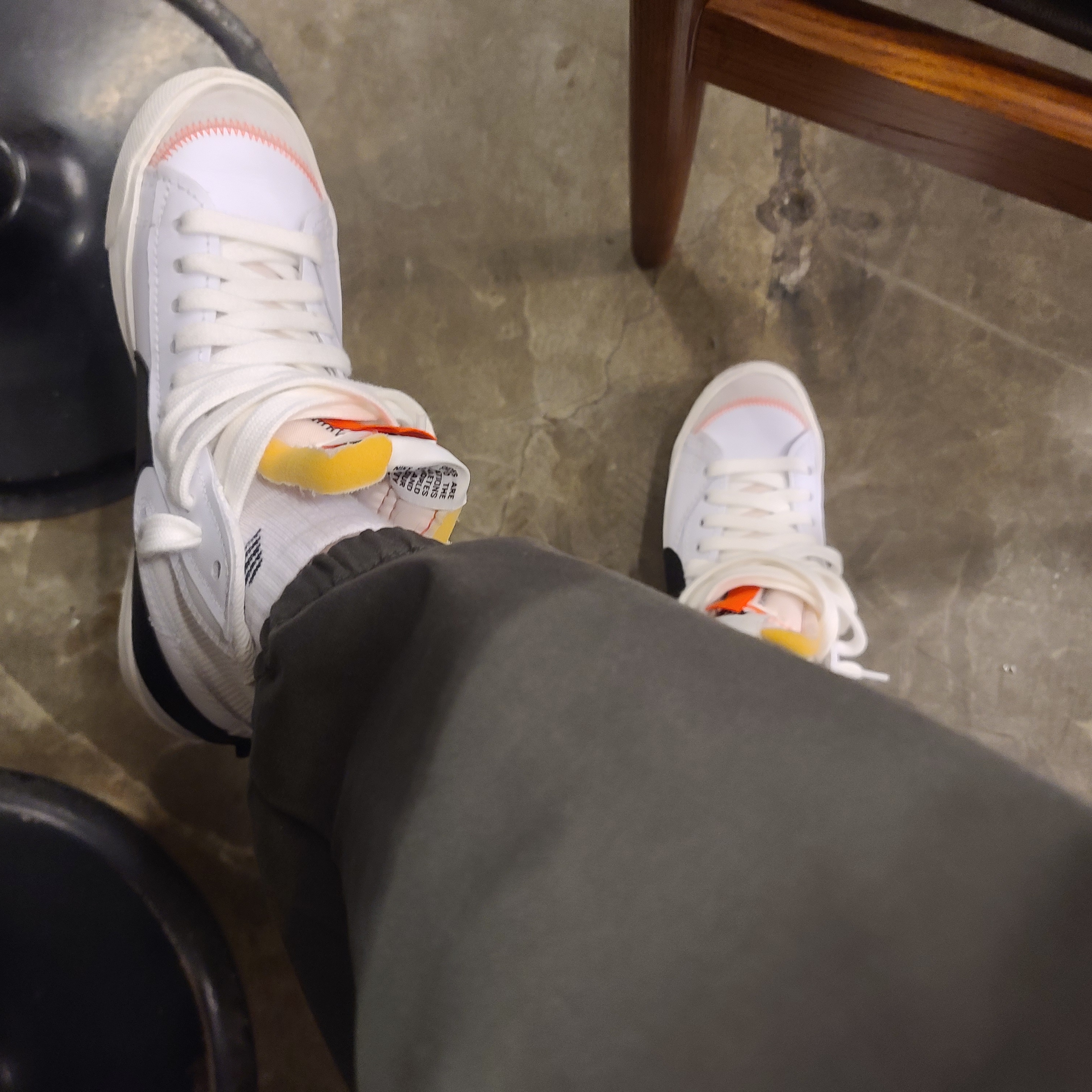Nike Blazer Mid '77 Jumbo White and Black 착용 스타일 - 2