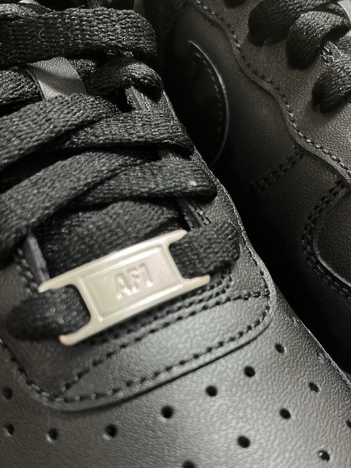 Nike Air Force 1 '07 Low Triple Black, (W) Nike Air Force 1 '07 Low Triple Black 착용 스타일