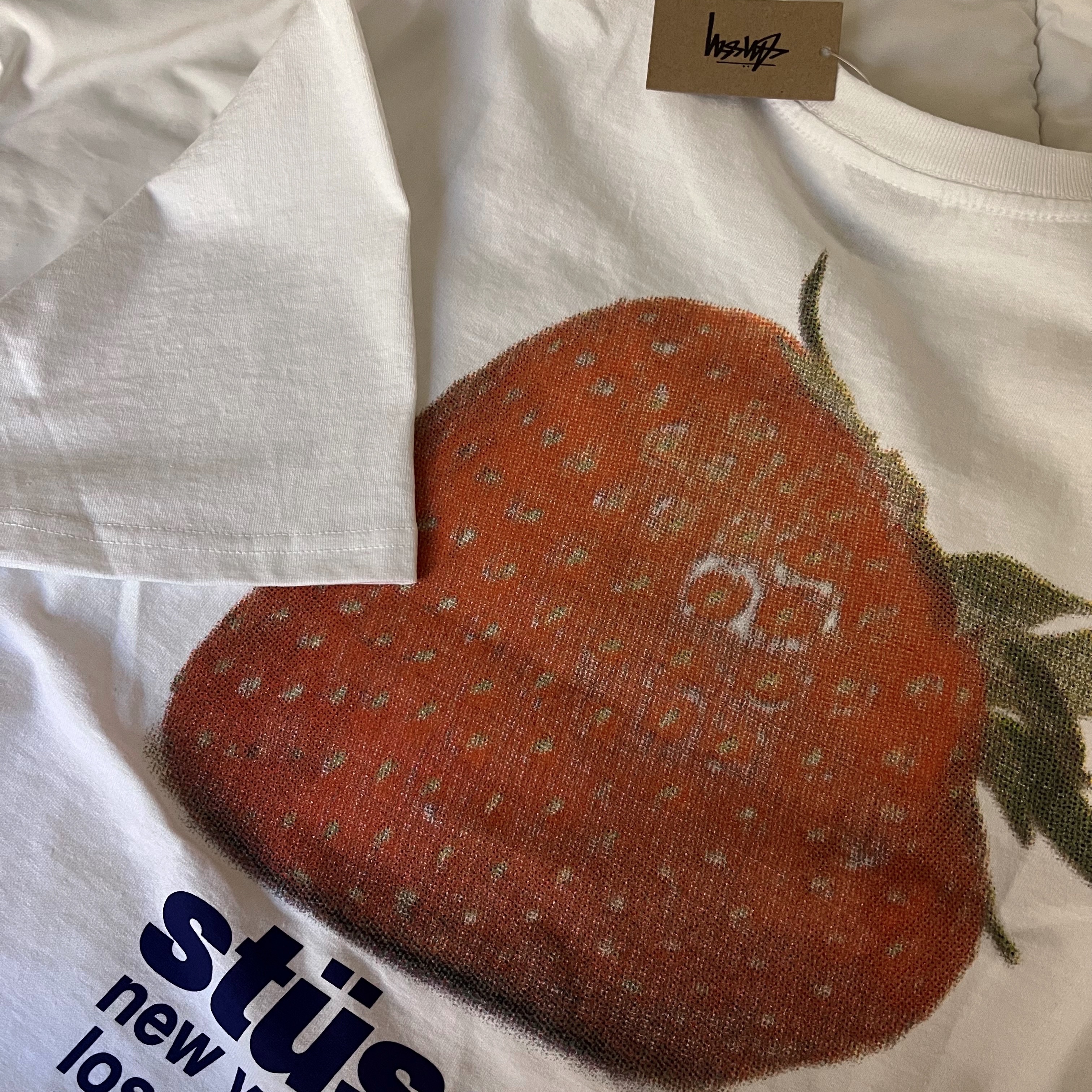 Stussy Strawberry T-Shirt White 착용 스타일 - 1