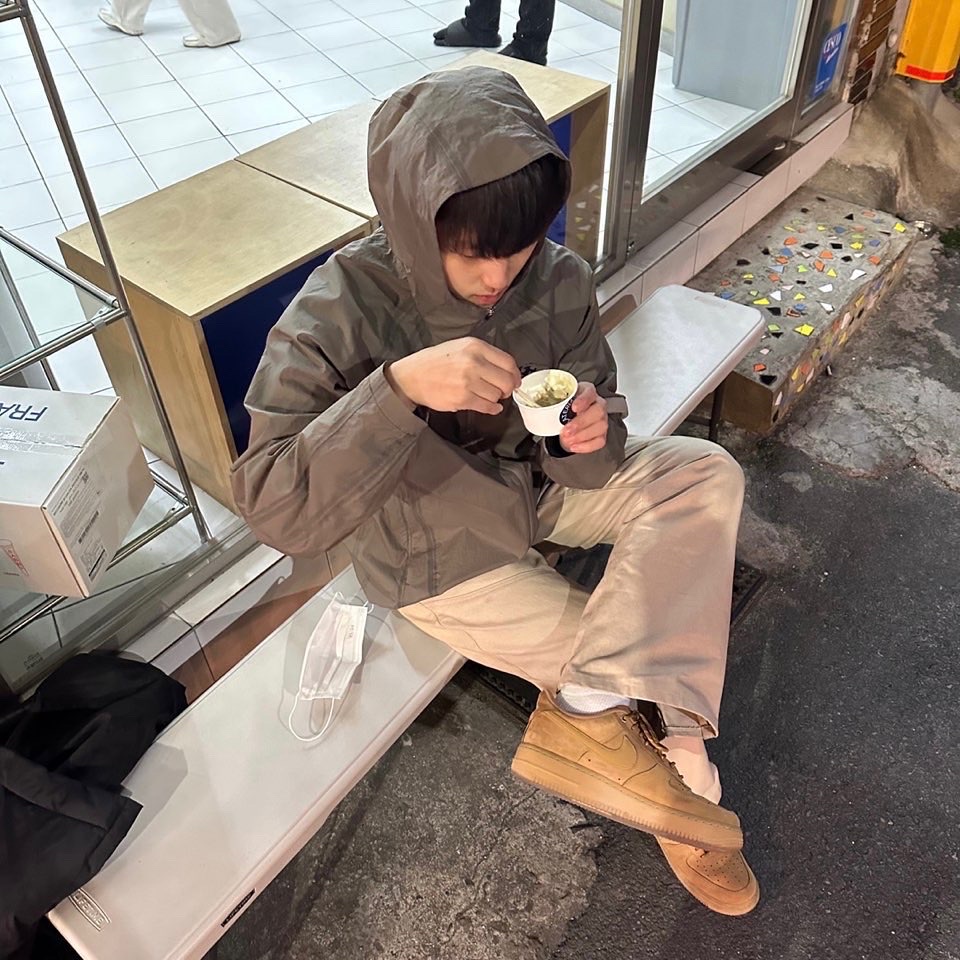 Sansan Gear Seam Sealing Jacket Mud Khaki - 22FW, Sansan Gear Long Sleeve T-Shirt Black - 22FW 착용 스타일 - 1