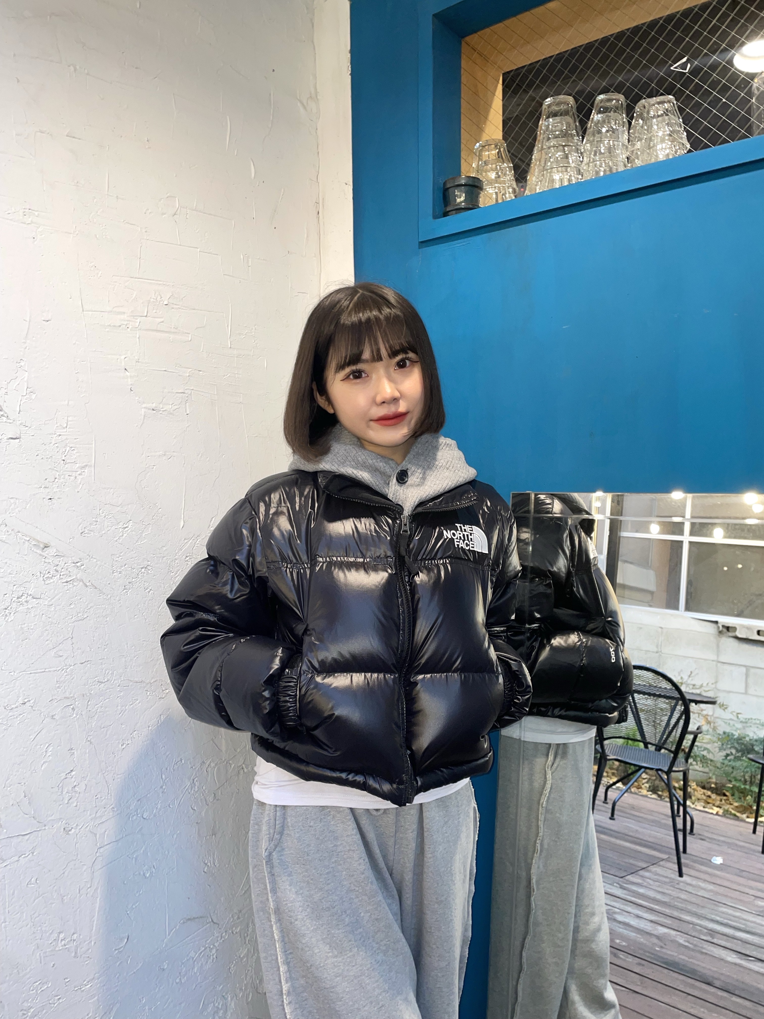 (W) The North Face Nuptse Short Jacket TNF Black 착용 스타일 - 5