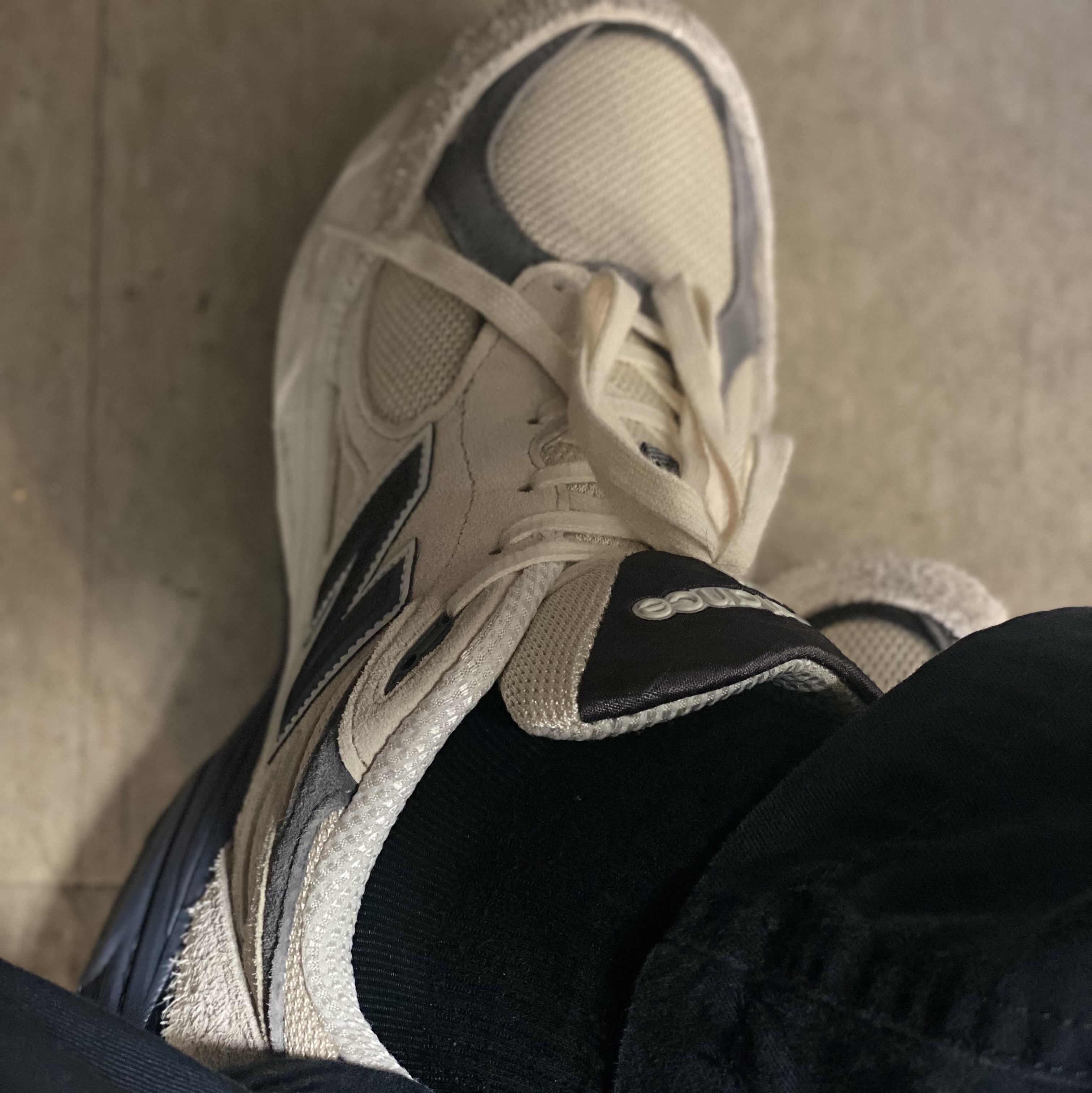 New Balance 990v3 Made in USA Moonbeam Macadamia Nut, New Balance 990v3 Made in USA Grey - D Standard 착용 스타일 - 1