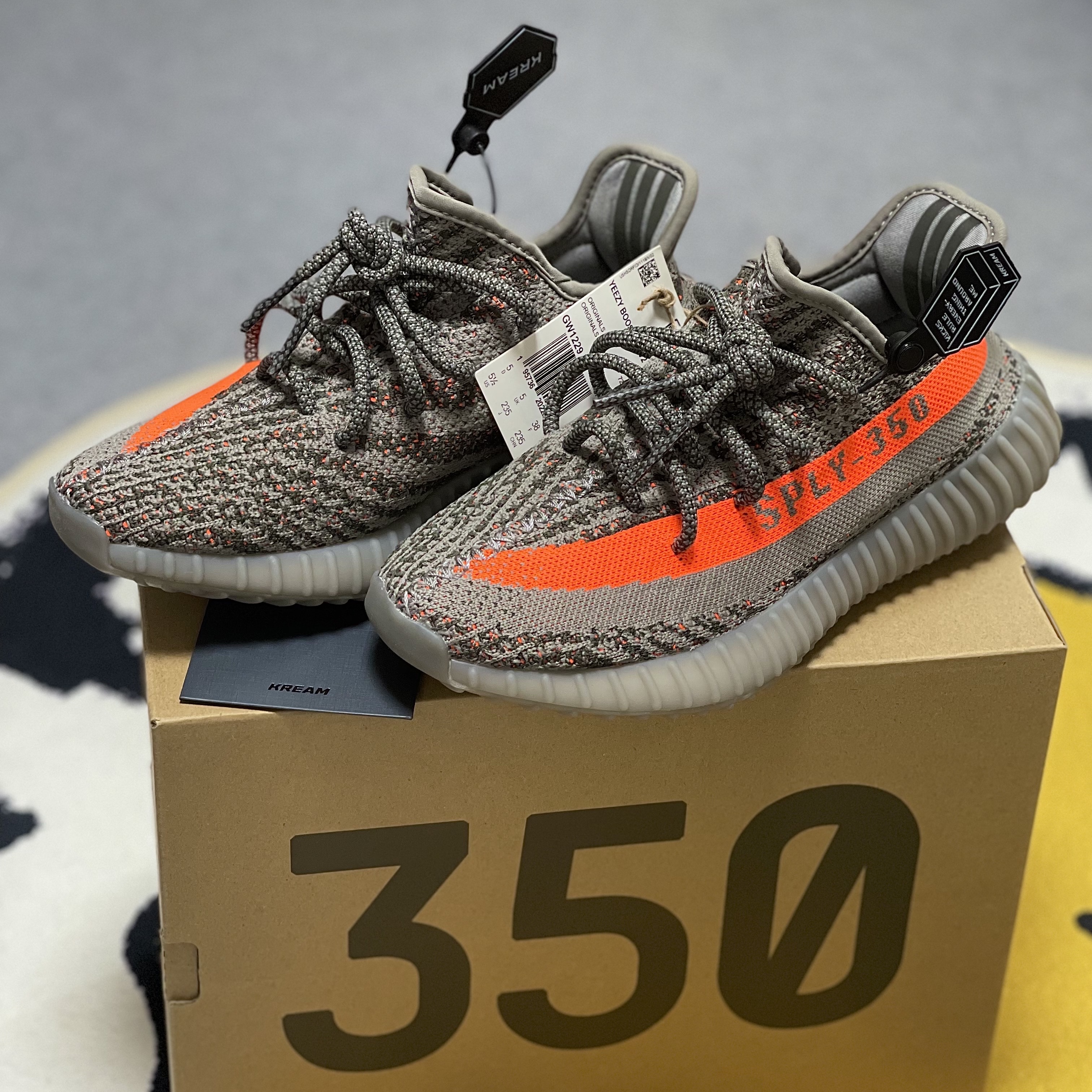 Adidas Yeezy Boost 350 V2 Beluga - Reflective 착용 스타일 - 2