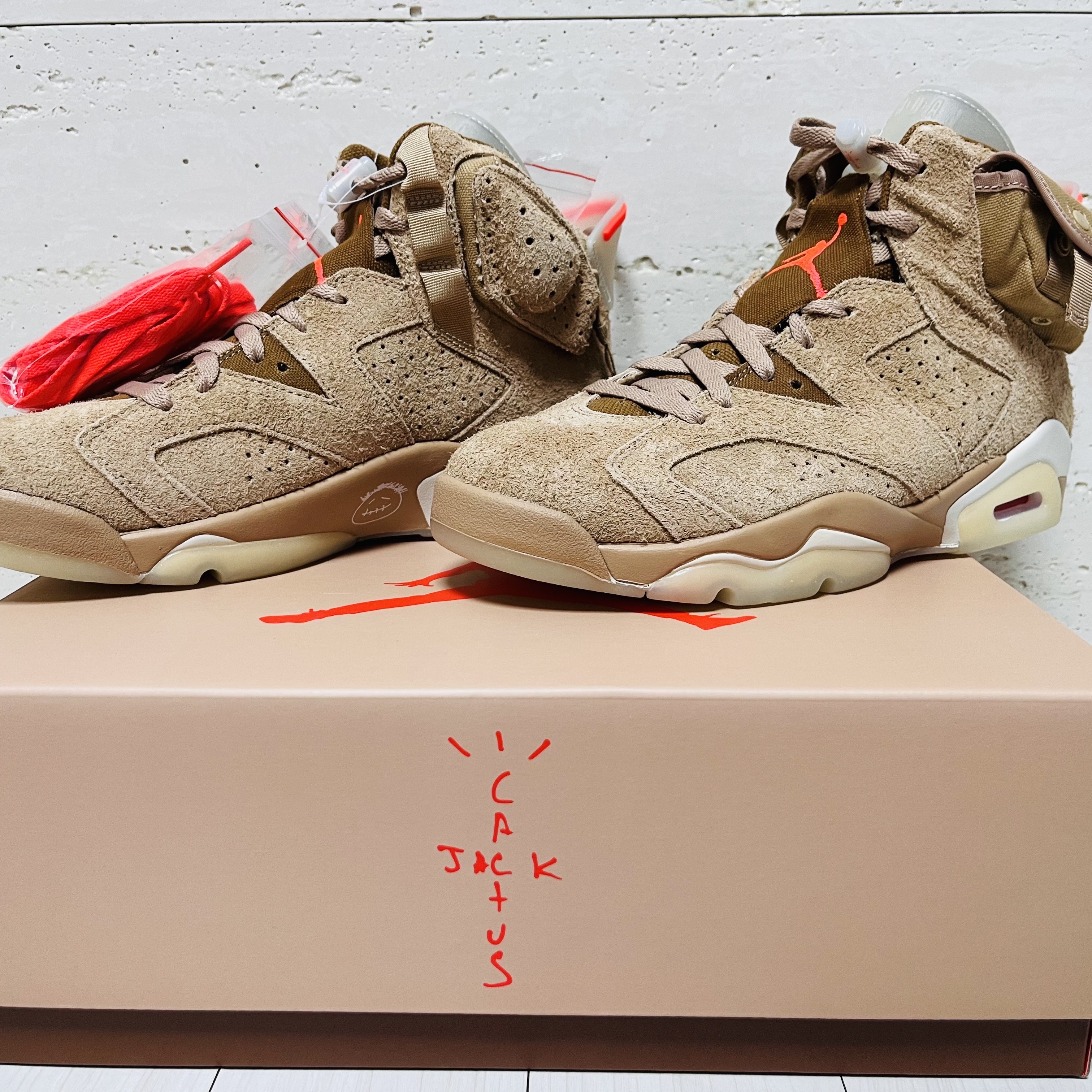 Jordan 6 x Travis Scott Retro SP British Khaki 착용 스타일 - 2