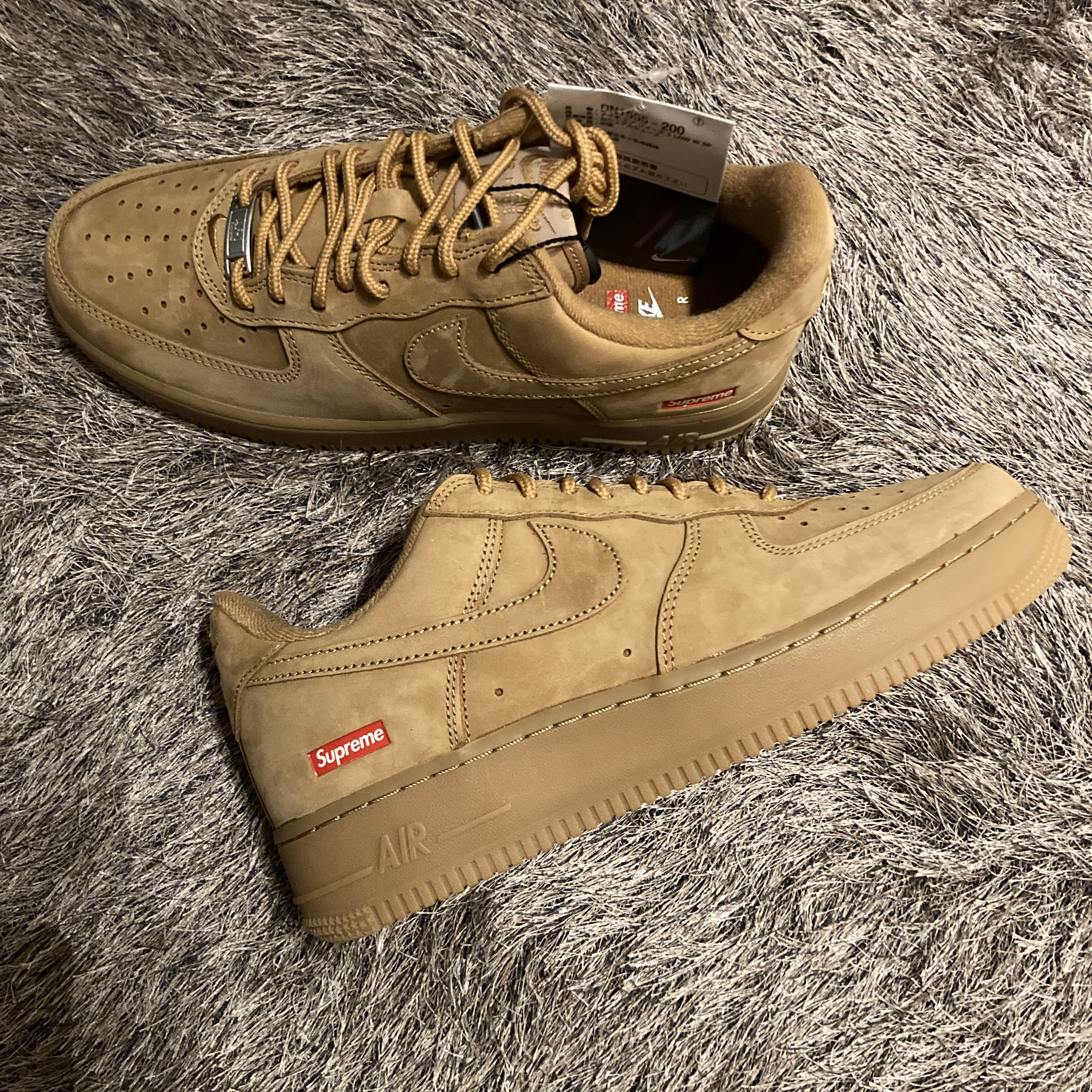 Nike x Supreme Air Force 1 Low Flax 착용 스타일