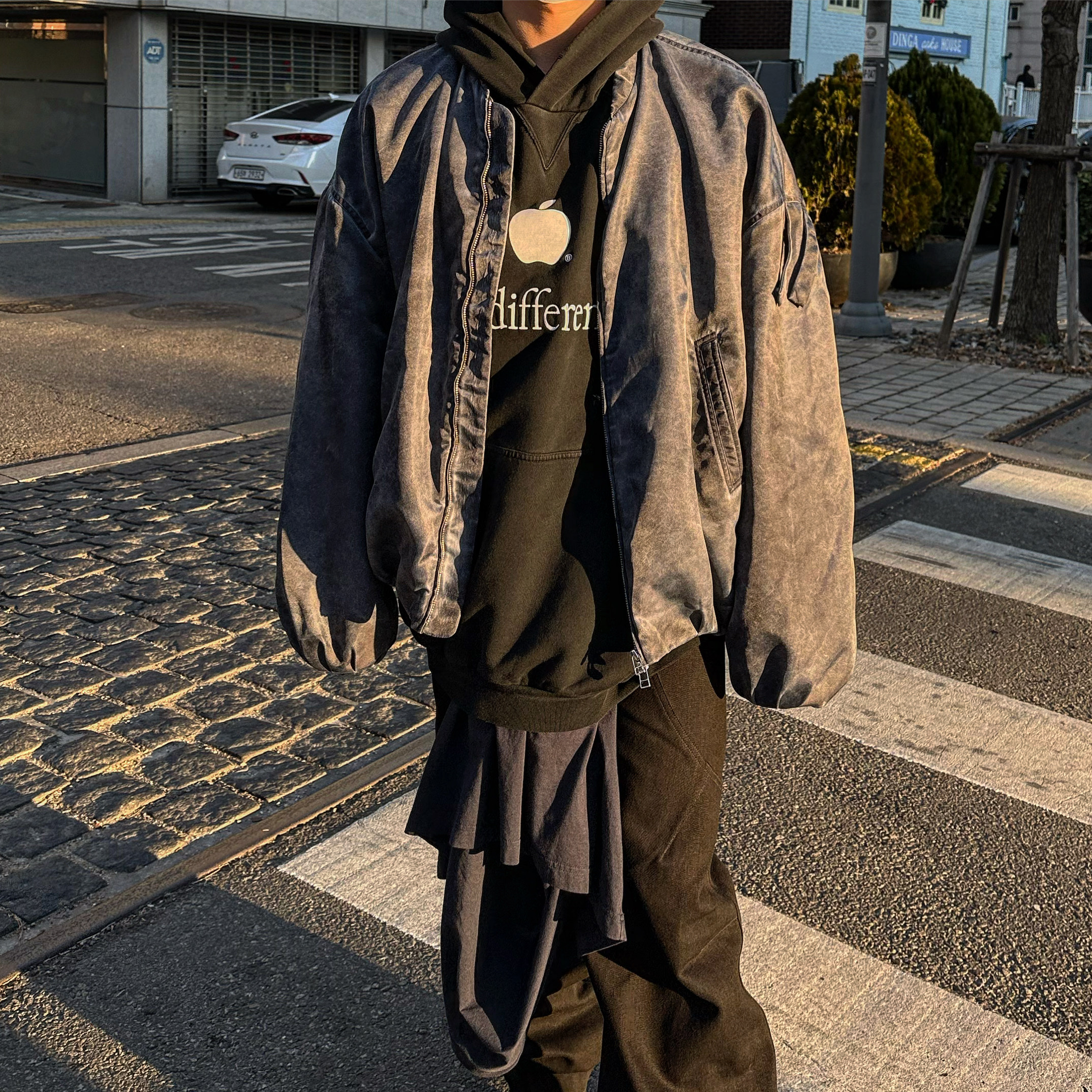 Nonnod x Undermycar Esker Jacket Crown Blue 착용 스타일
