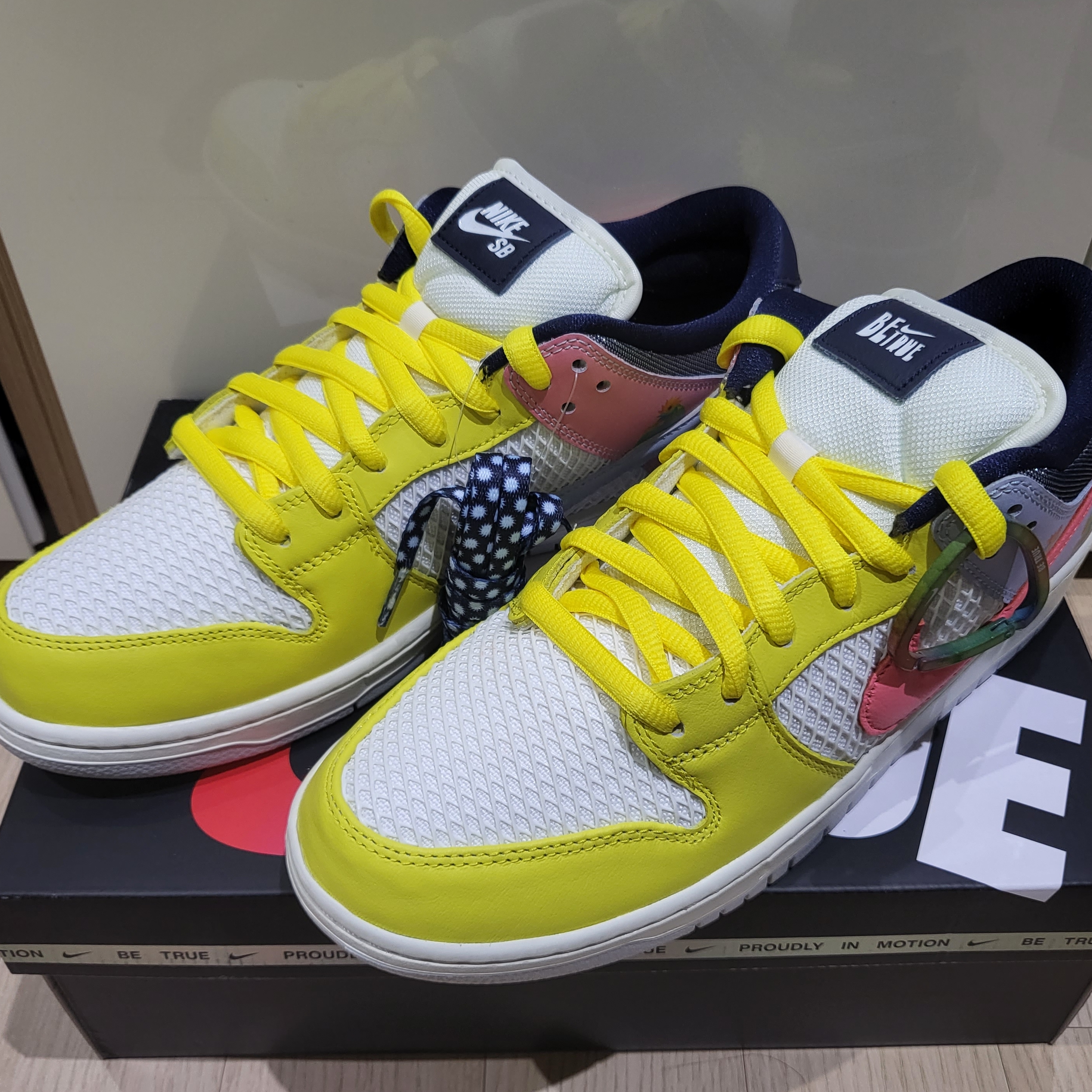 Nike SB Dunk Low Pro Pink Gaze Sail 착용 스타일 - 3