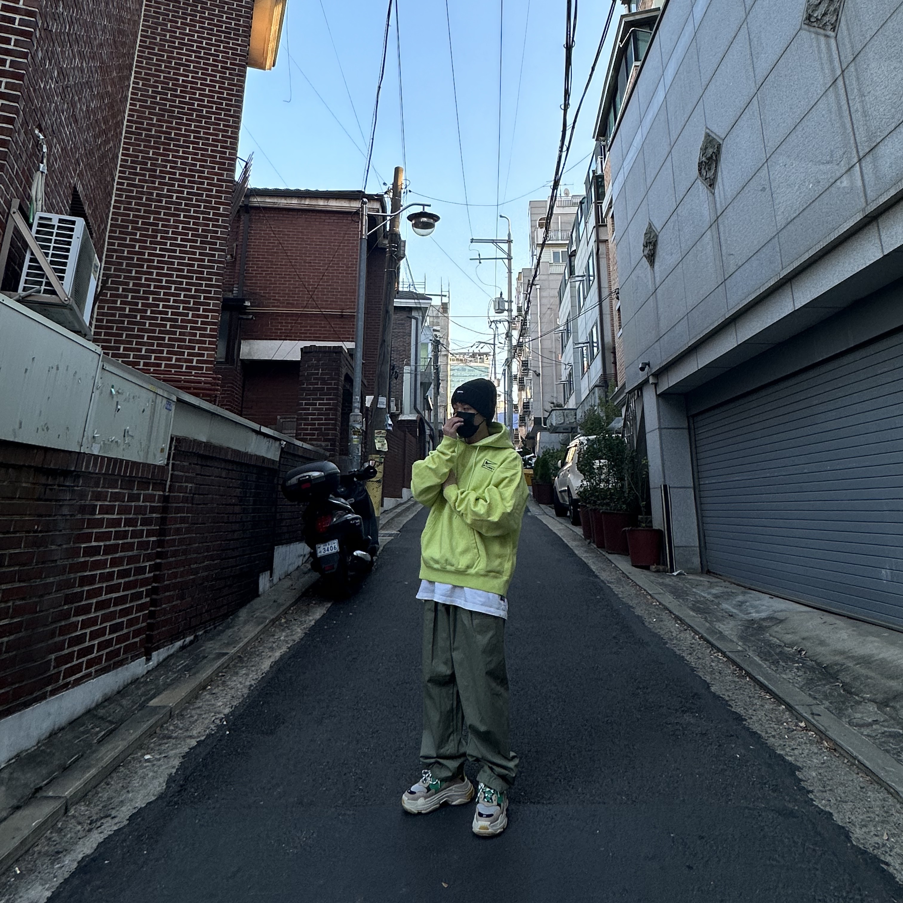 Supreme Gradient Stripe Beanie Solid Black - 21FW, Nike x Stussy NRG RA Washed Pullover Hoodie Volt (DM1021-702) 착용 스타일 - 2