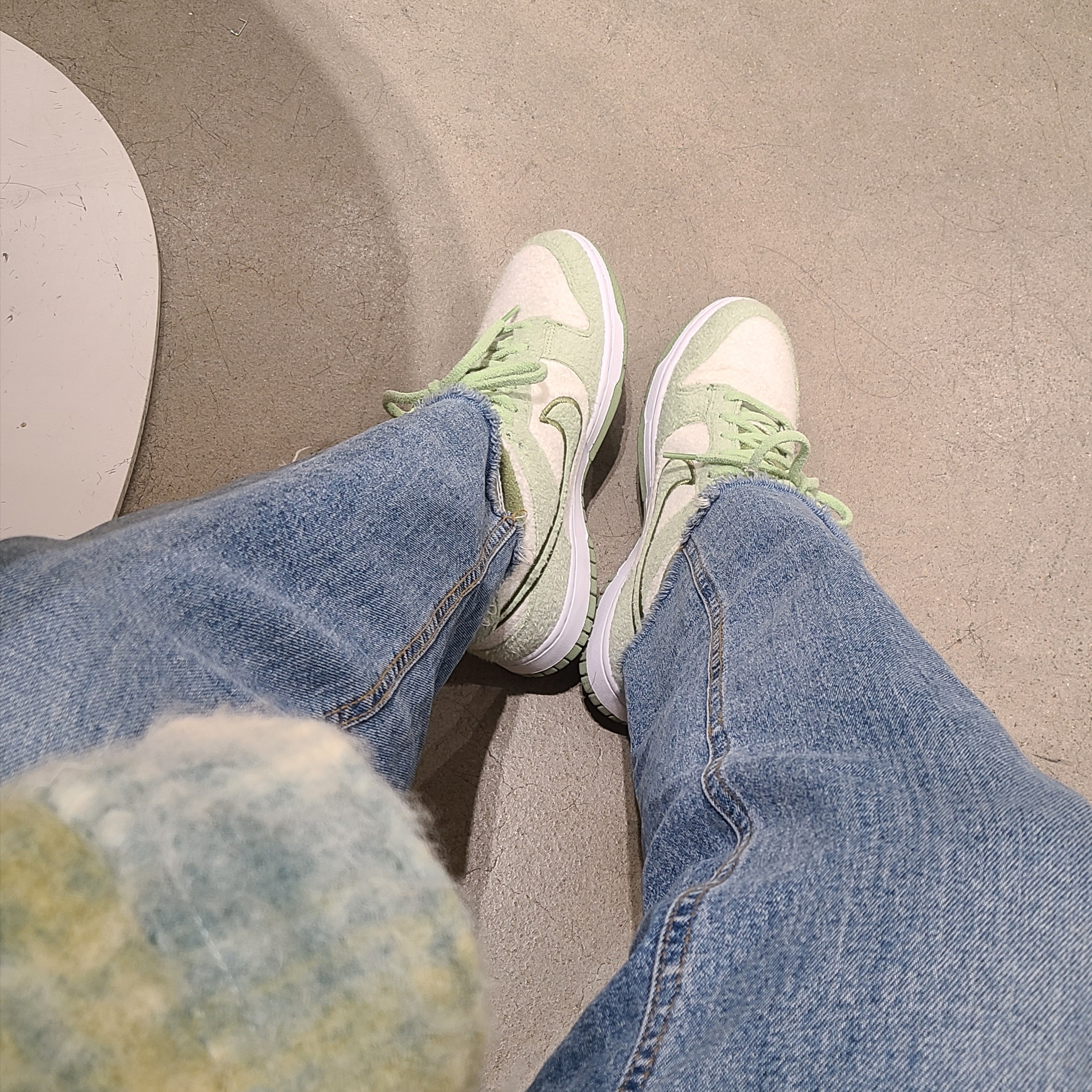(W) Nike Dunk Low SE Honeydew Phantom 착용 스타일