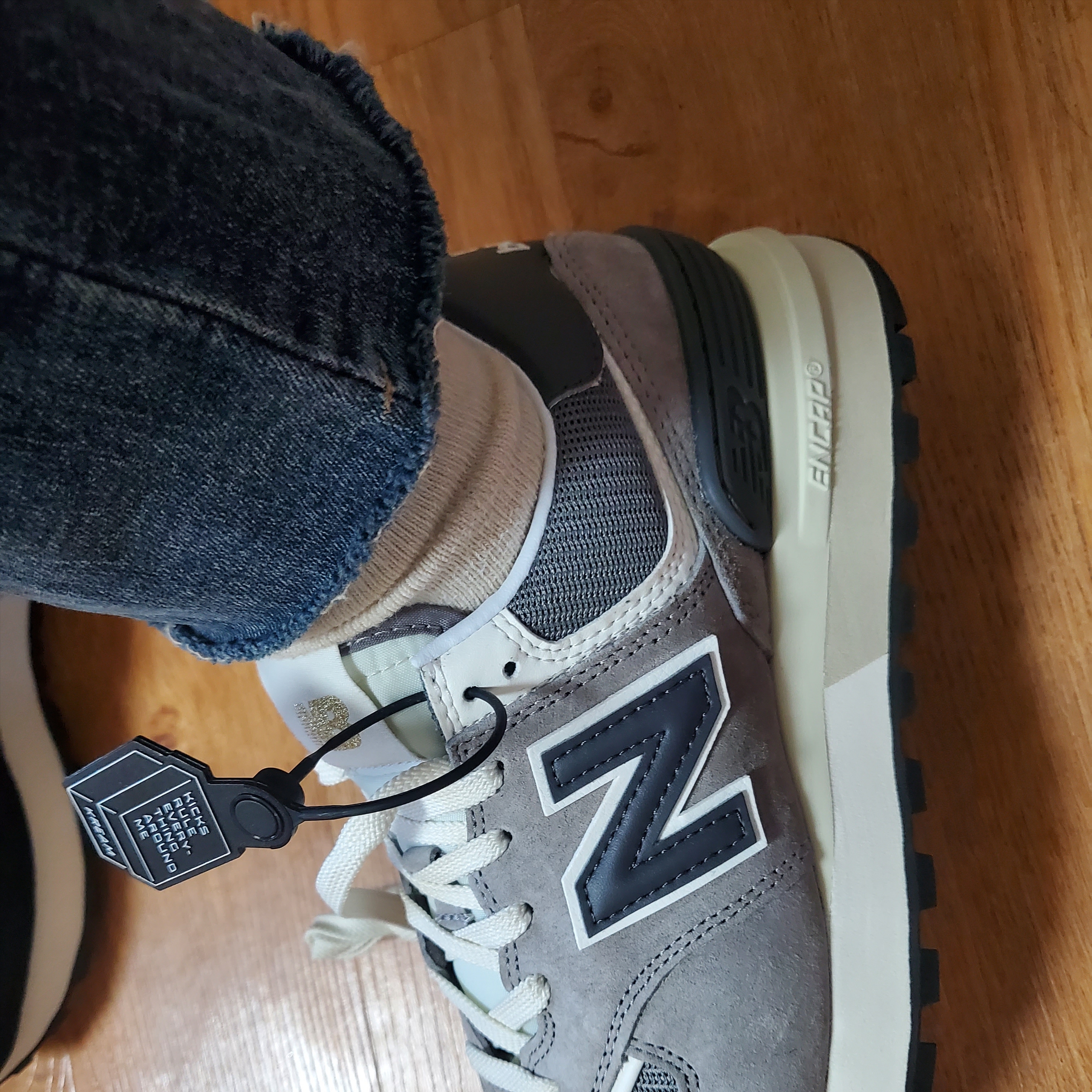 New Balance 574 Legacy Grey 착용 스타일 - 1