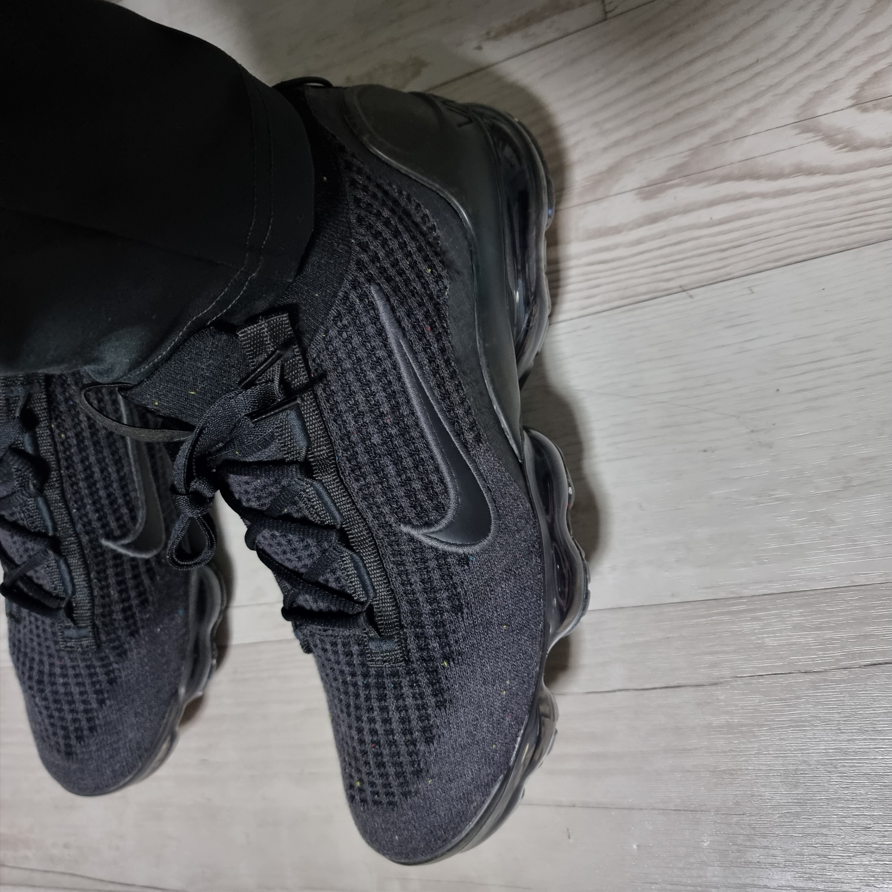 Nike Air VaporMax 2021 Flyknit Triple Black 착용 스타일 - 3