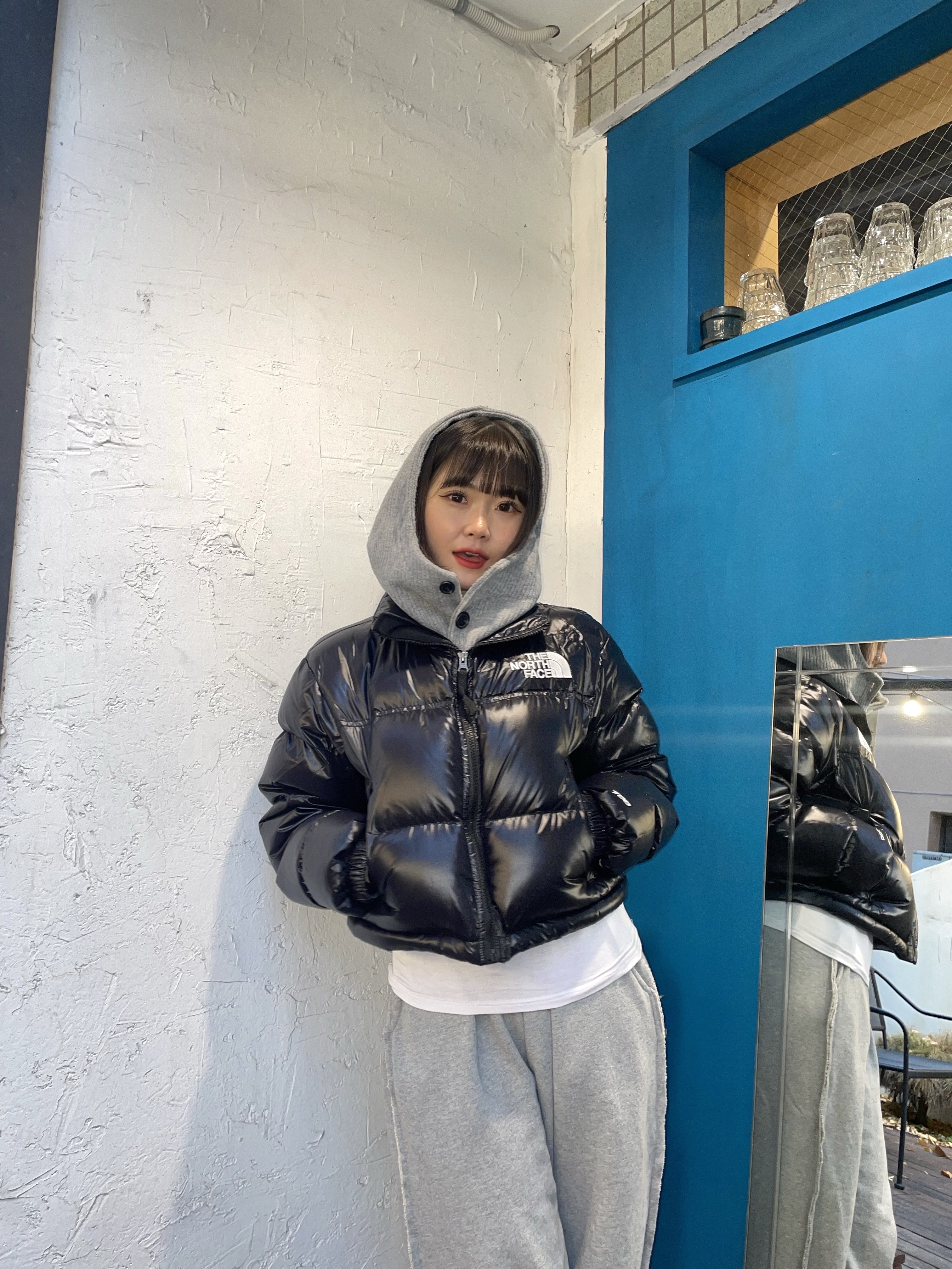 (W) The North Face Nuptse Short Jacket TNF Black 착용 스타일 - 1