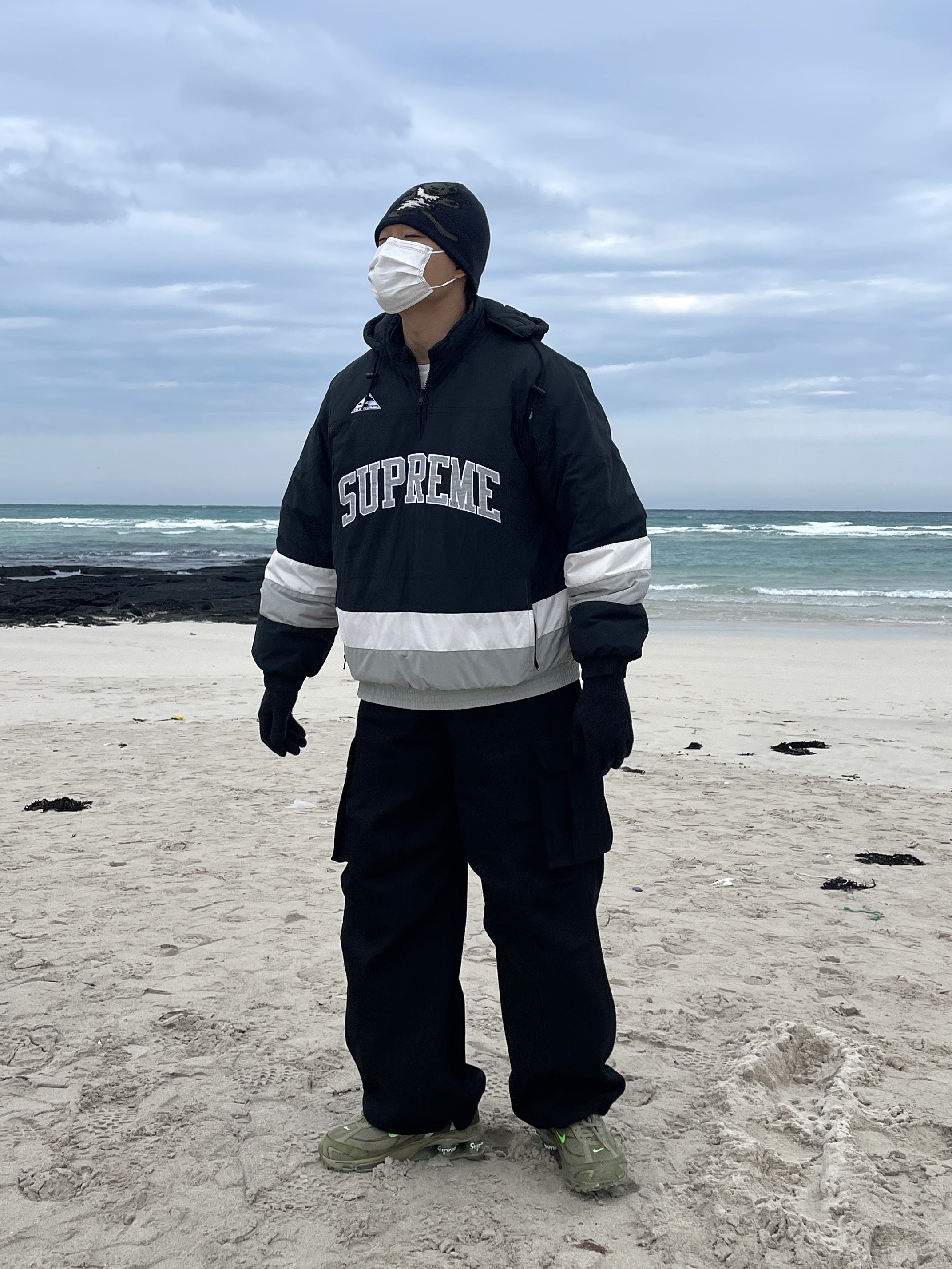 Nike x Supreme Shox Ride 2 SP Neutral Olive, Thisisneverthat x Grateful Dead Dancing Bear No Cuff Beanie Off Black 착용 스타일 - 1