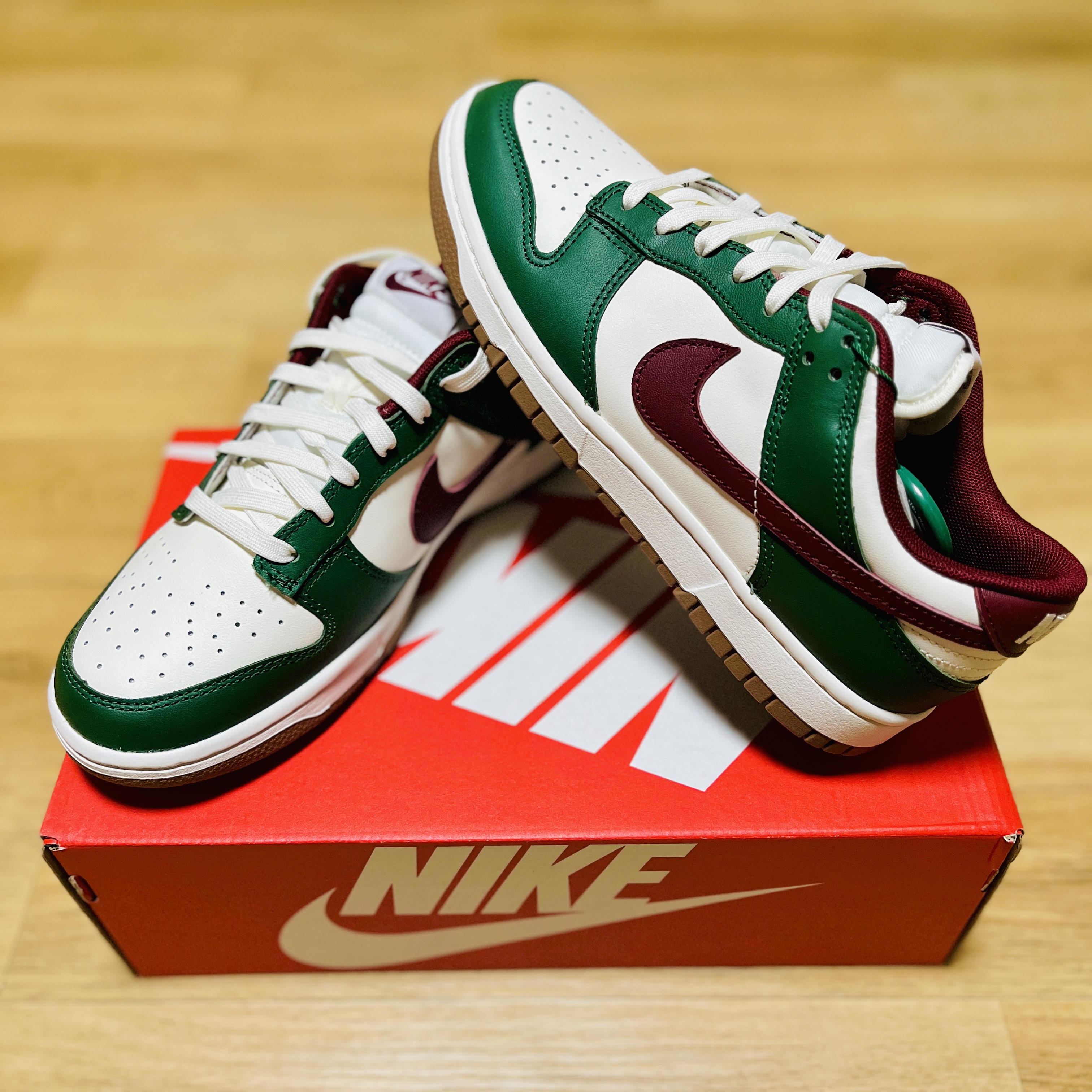 Nike Dunk Low George Green and Team Red 착용 스타일