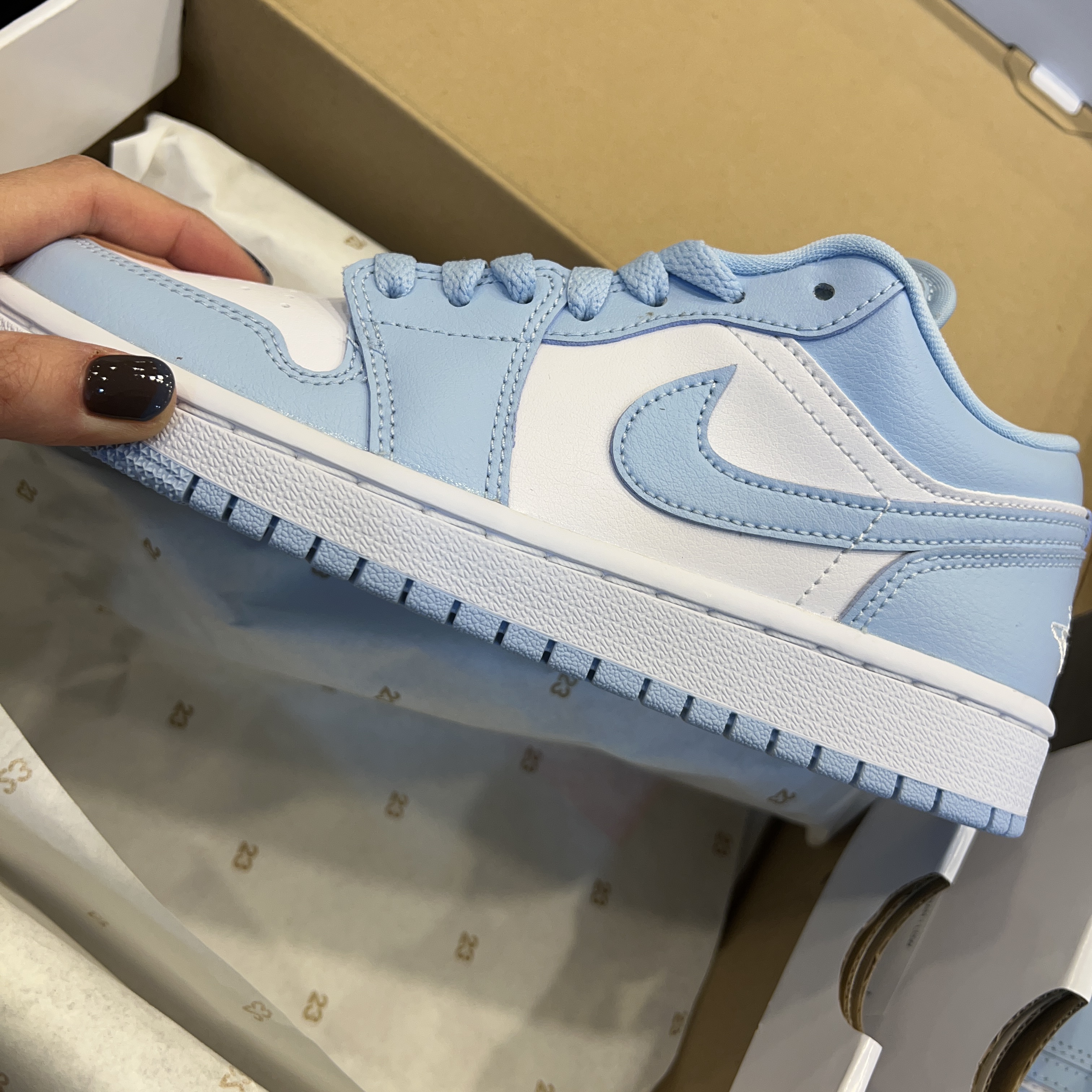 (W) Jordan 1 Low White Ice Blue 착용 스타일 - 1