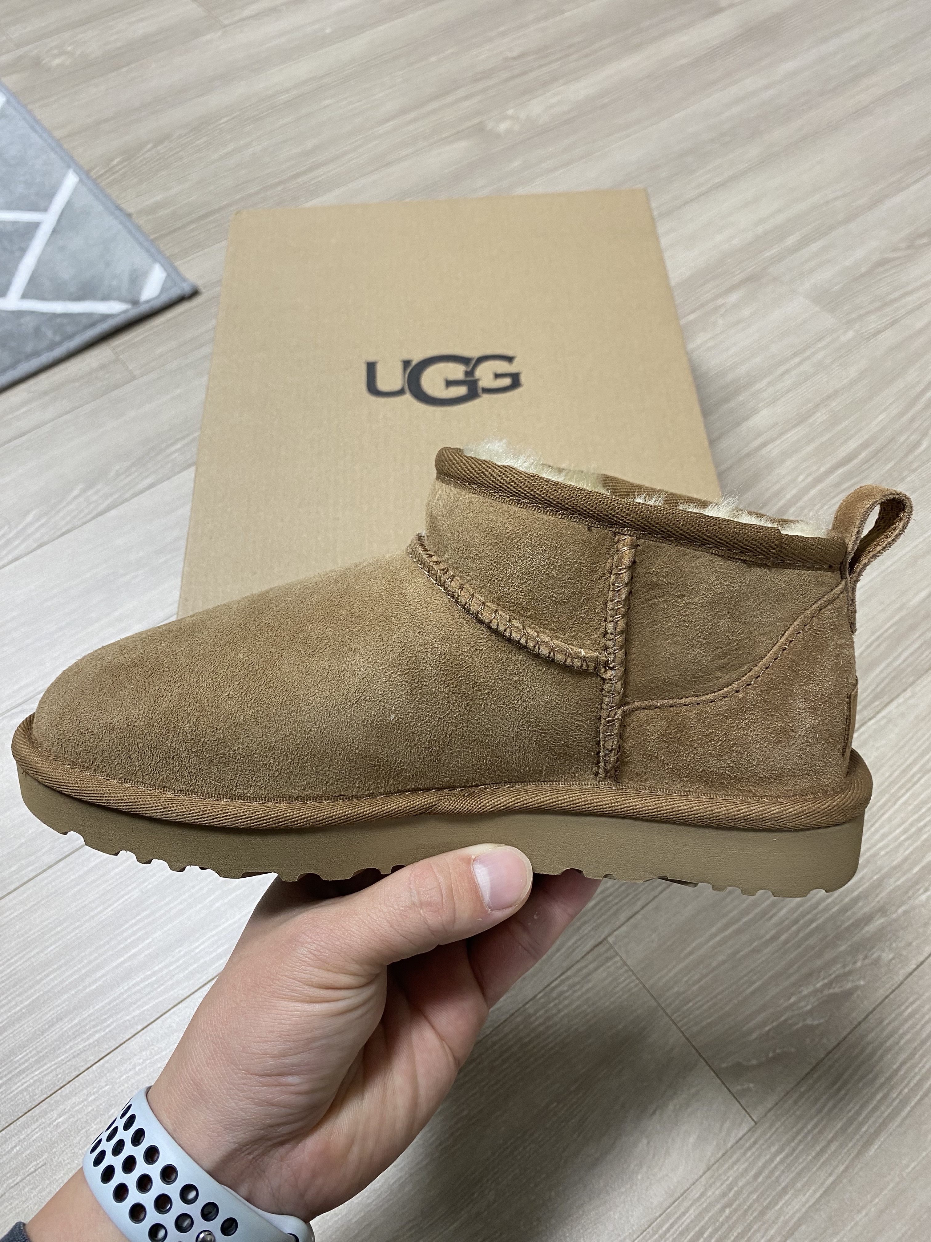 (W) UGG Classic Ultra Mini Boots Chestnut 착용 스타일
