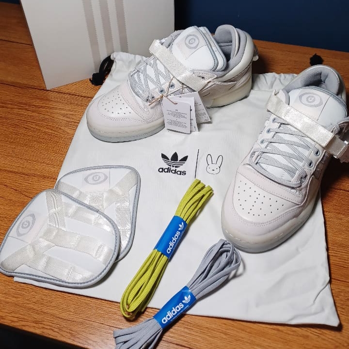 Adidas x Bad Bunny Forum Low Cloud White Clear Onix 착용 스타일