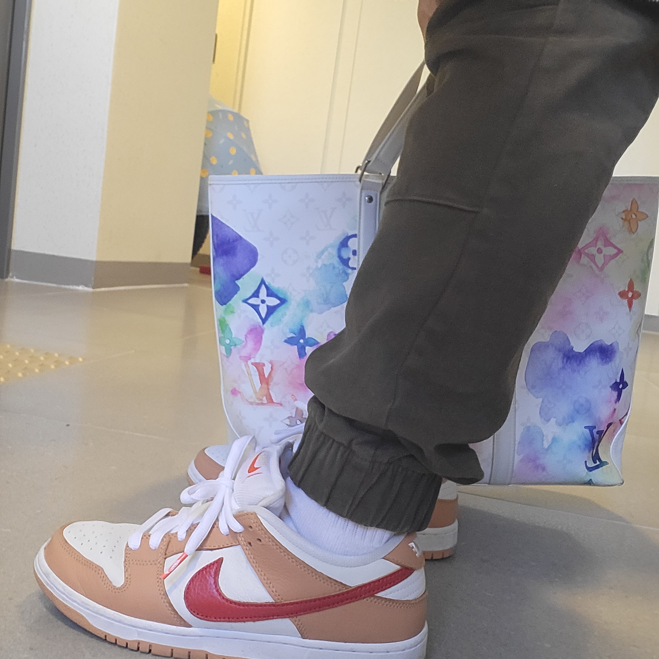 Nike SB Dunk Low Pro Light Cognac 착용 스타일 - 2