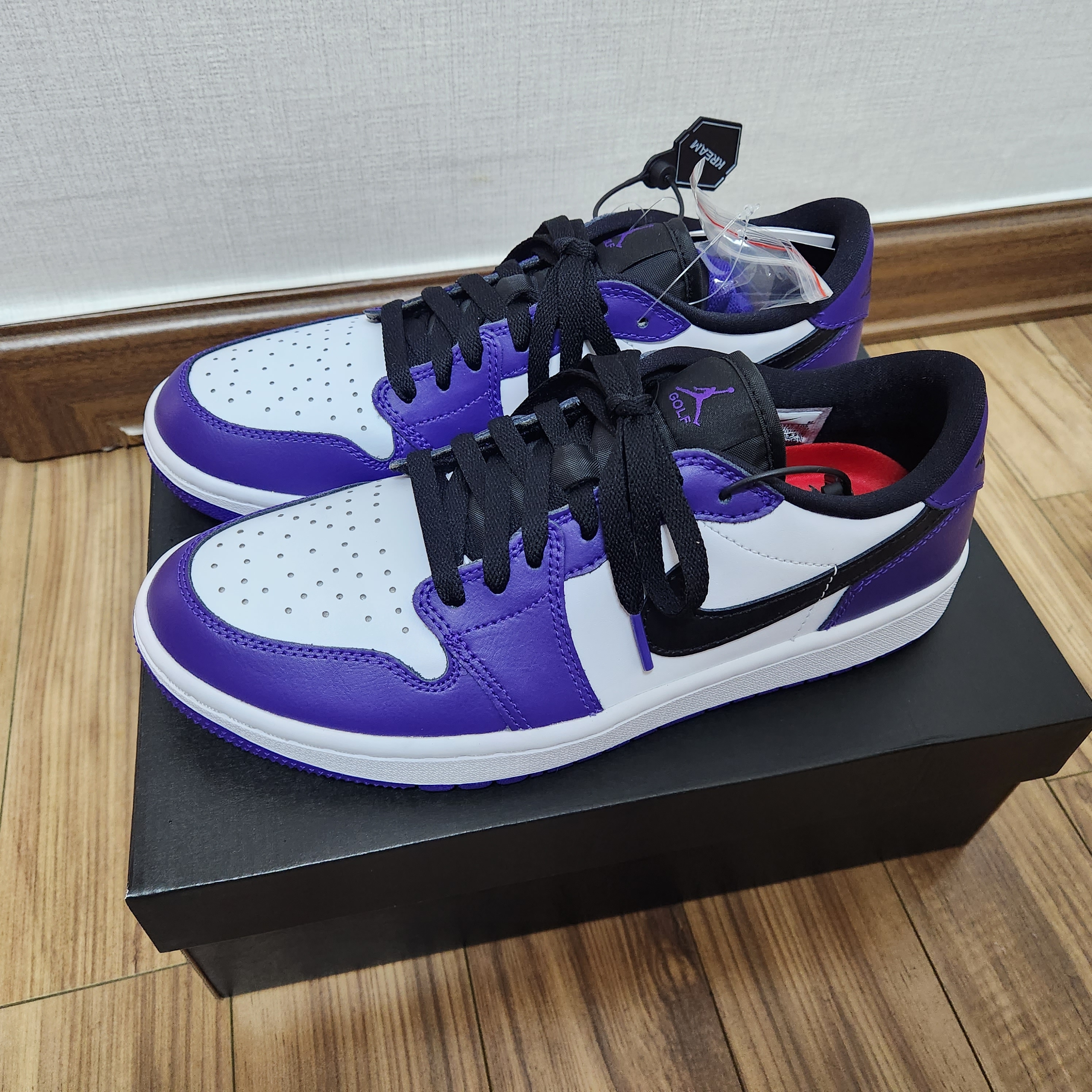 Jordan 1 x Travis Scott Retro Low OG SP Sail and Ridgerock, Jordan 1 Low Golf Court Purple 착용 스타일 - 3
