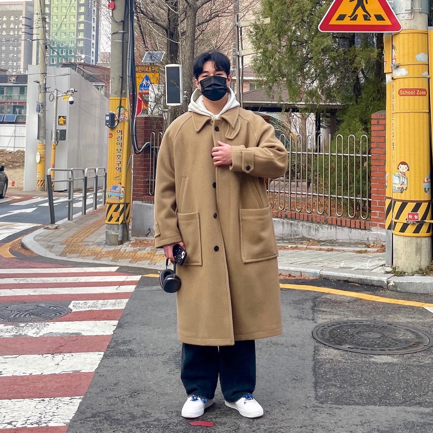 Nike Air Force 1 '07 Low White, Apple AirPods Max Lightning Space Gray (Korean Ver.) 착용 스타일 - 1
