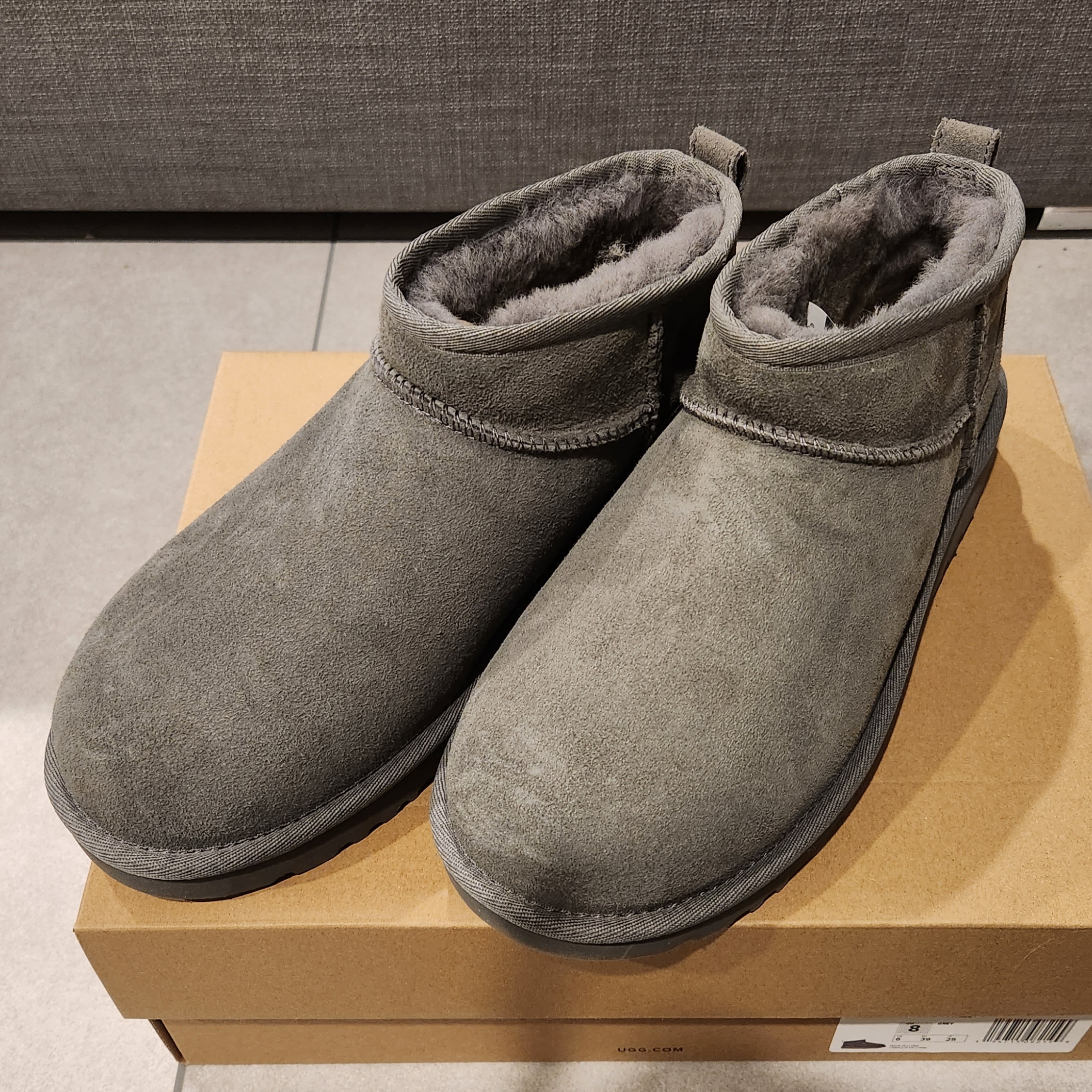 (W) UGG Classic Ultra Mini Boots Grey, (W) UGG Classic Mini II Boots Chestnut 착용 스타일 - 1
