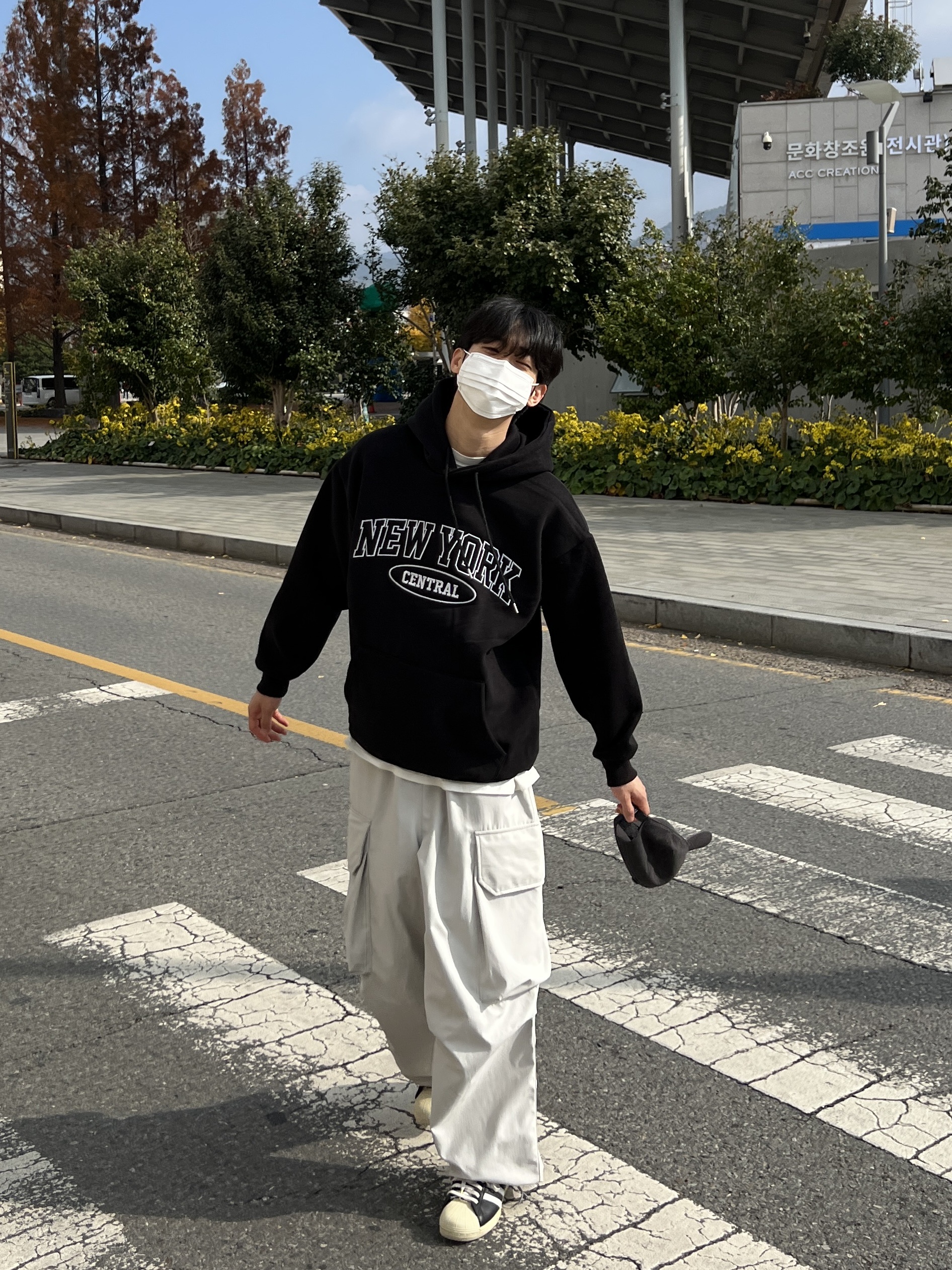 Adidas Superstar Premium Black White 착용 스타일 - 4
