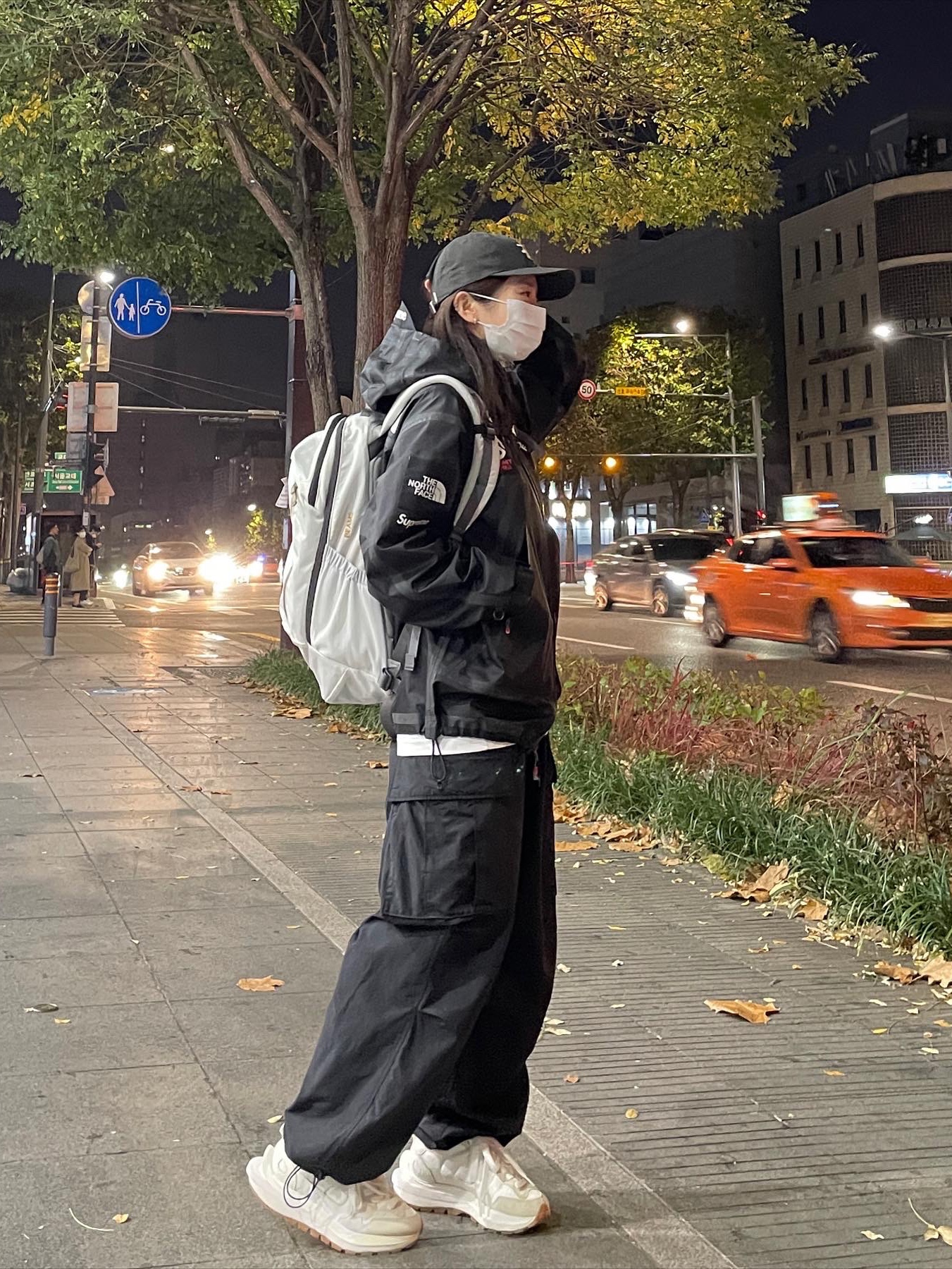 Stussy Bio Washed Big Logo Low Pro Cap Black, Supreme x The North Face Summit Series Outer Tape Seam Jacket Black - 21SS 착용 스타일 - 3