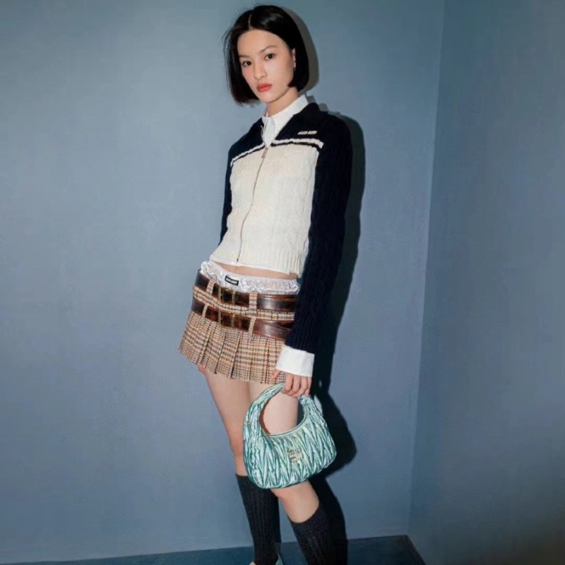 (W) Miu Miu Wool Cashmere Zipper Cardigan Brown White, (W) Miu Miu Wool Cashmere Zipper Cardigan White Blue 착용 스타일 - 1