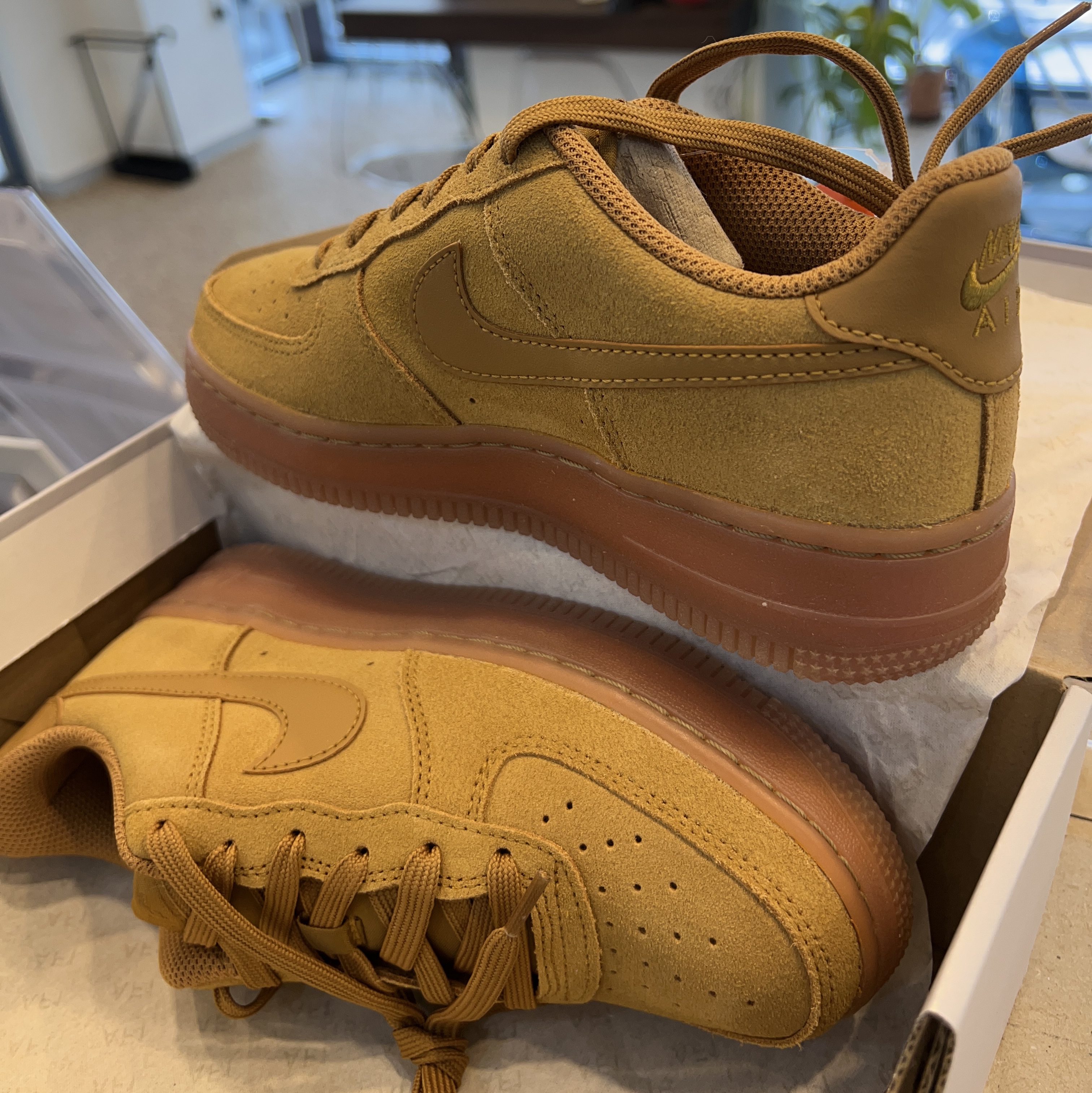 (GS) Nike Air Force 1 LV8 3 Wheat 착용 스타일