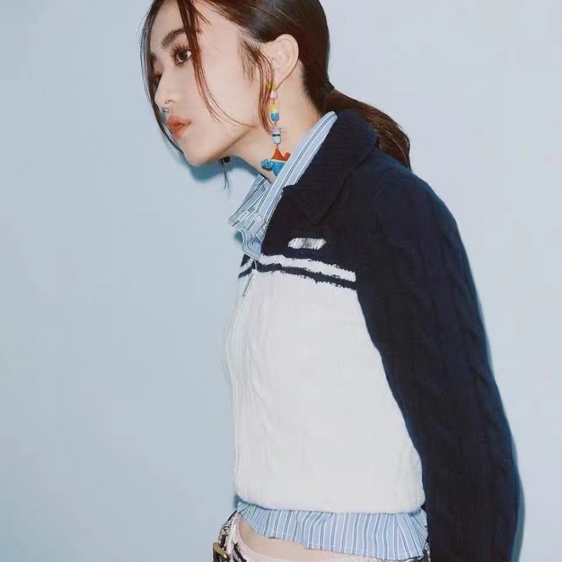 (W) Miu Miu Wool Cashmere Zipper Cardigan Brown White, (W) Miu Miu Wool Cashmere Zipper Cardigan White Blue 착용 스타일 - 2