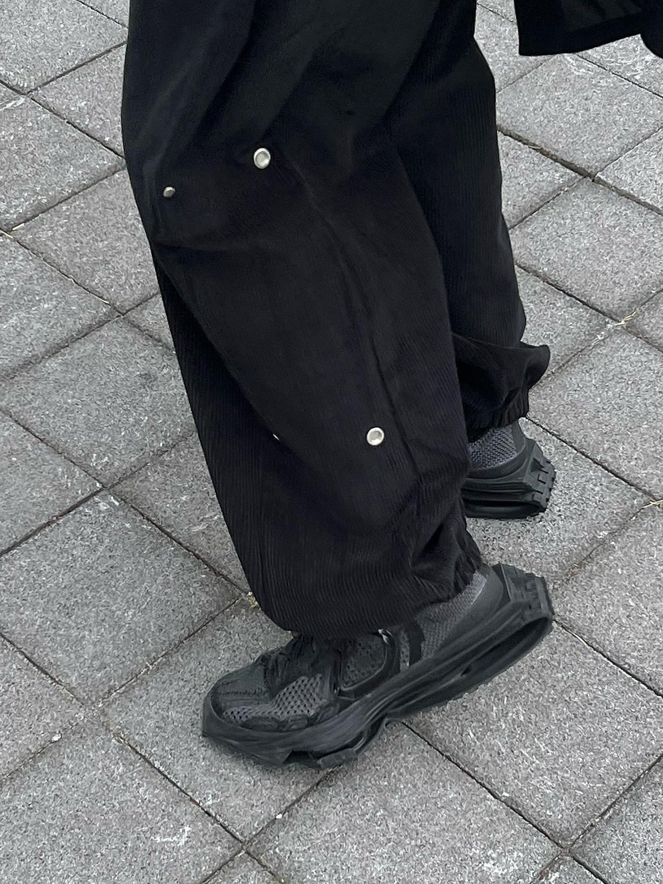 Nike x Matthew M Williams Zoom 004 Triple Black 착용 스타일 - 5