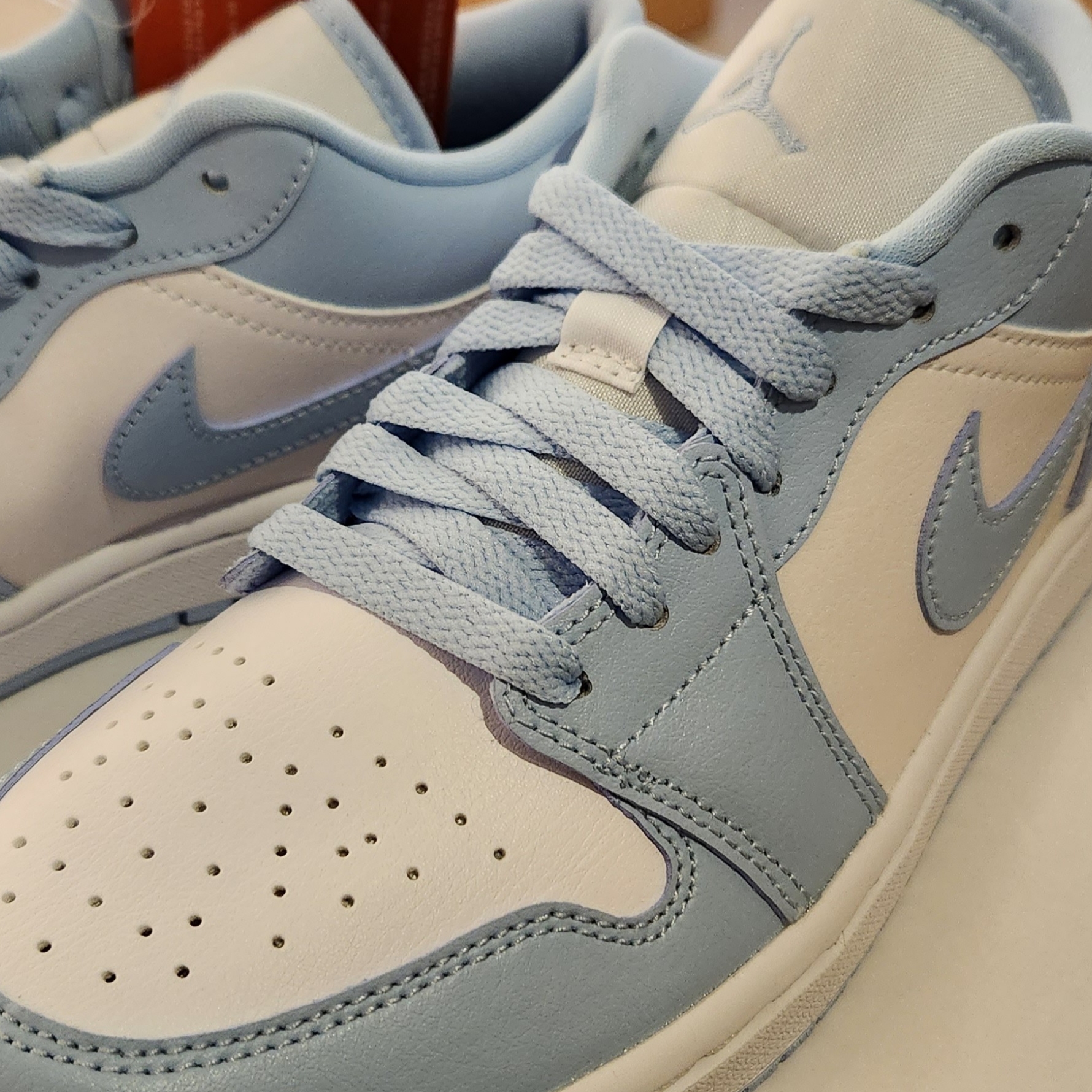 (W) Jordan 1 Low White Ice Blue 착용 스타일