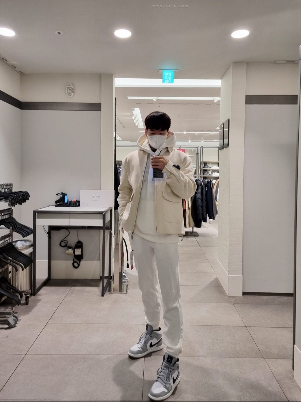 Jordan 1 Mid Light Smoke Grey 착용 스타일