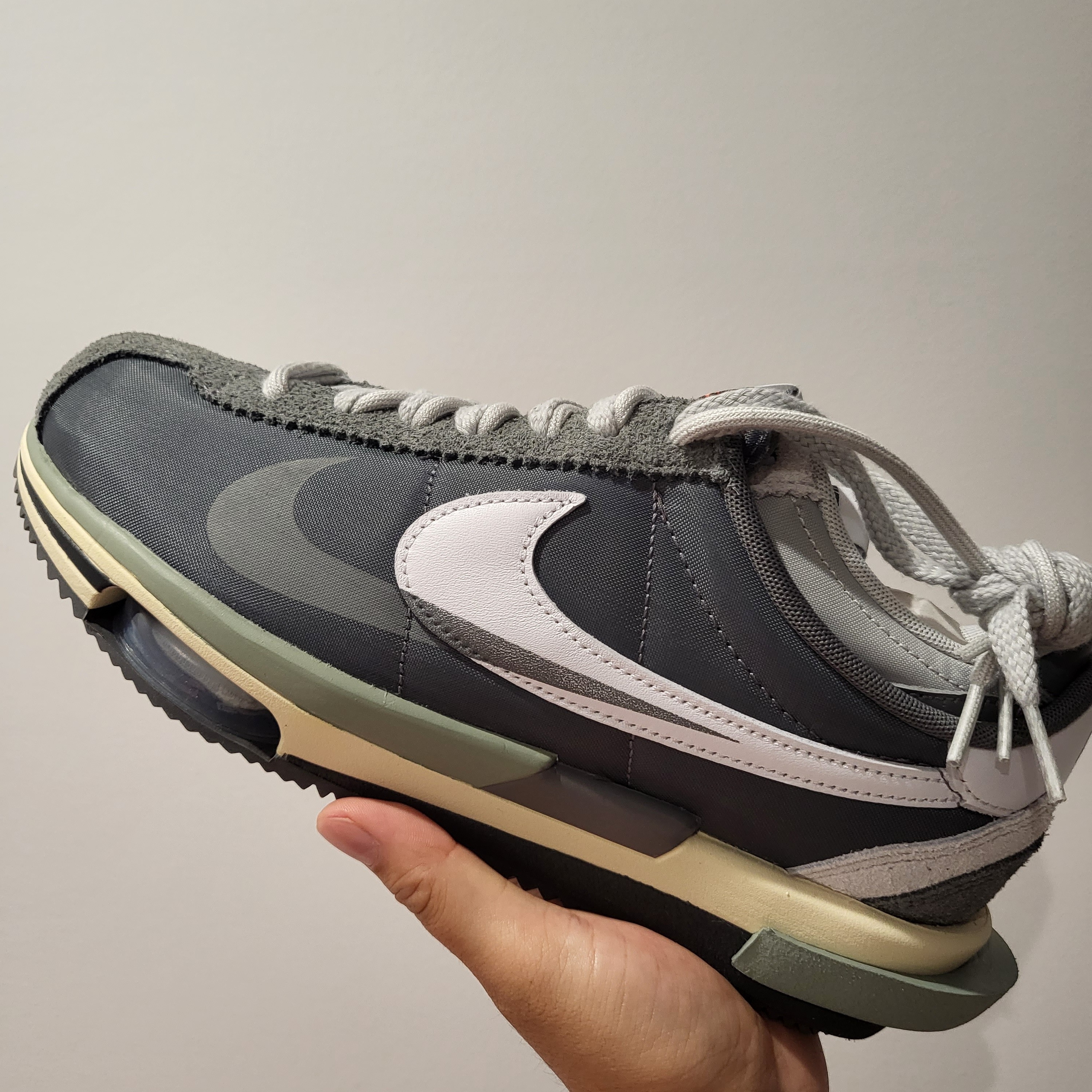 Nike x Sacai Zoom Cortez SP Iron Grey 착용 스타일 - 2