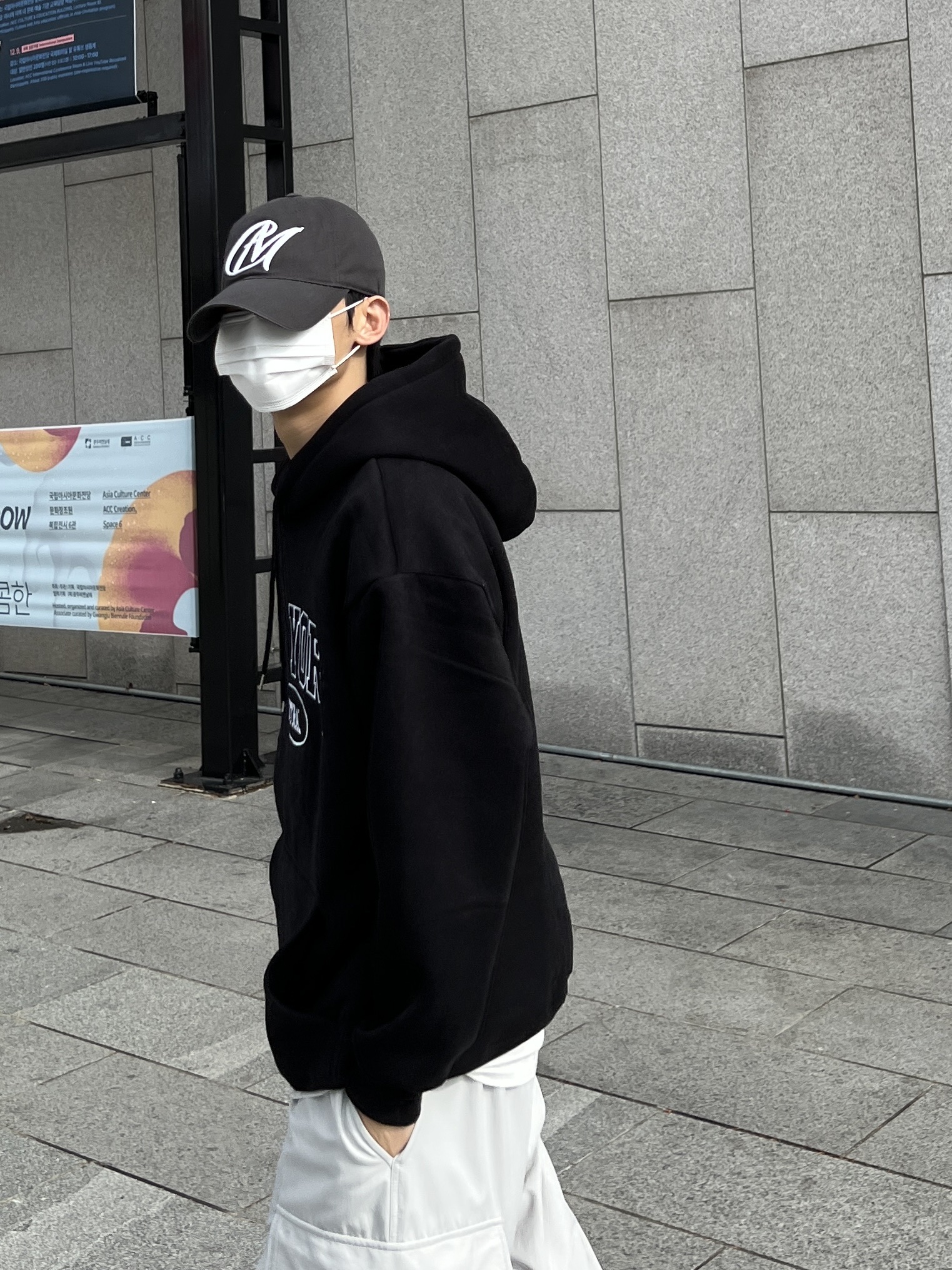Adidas Superstar Premium Black White 착용 스타일 - 3