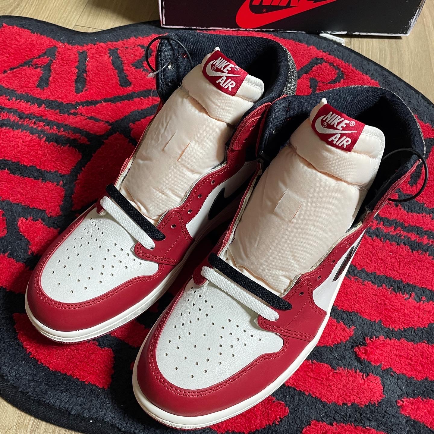 Jordan 1 Retro High OG Chicago 2022, Supreme Puffer Side Bag Black - 22FW 착용 스타일 - 2