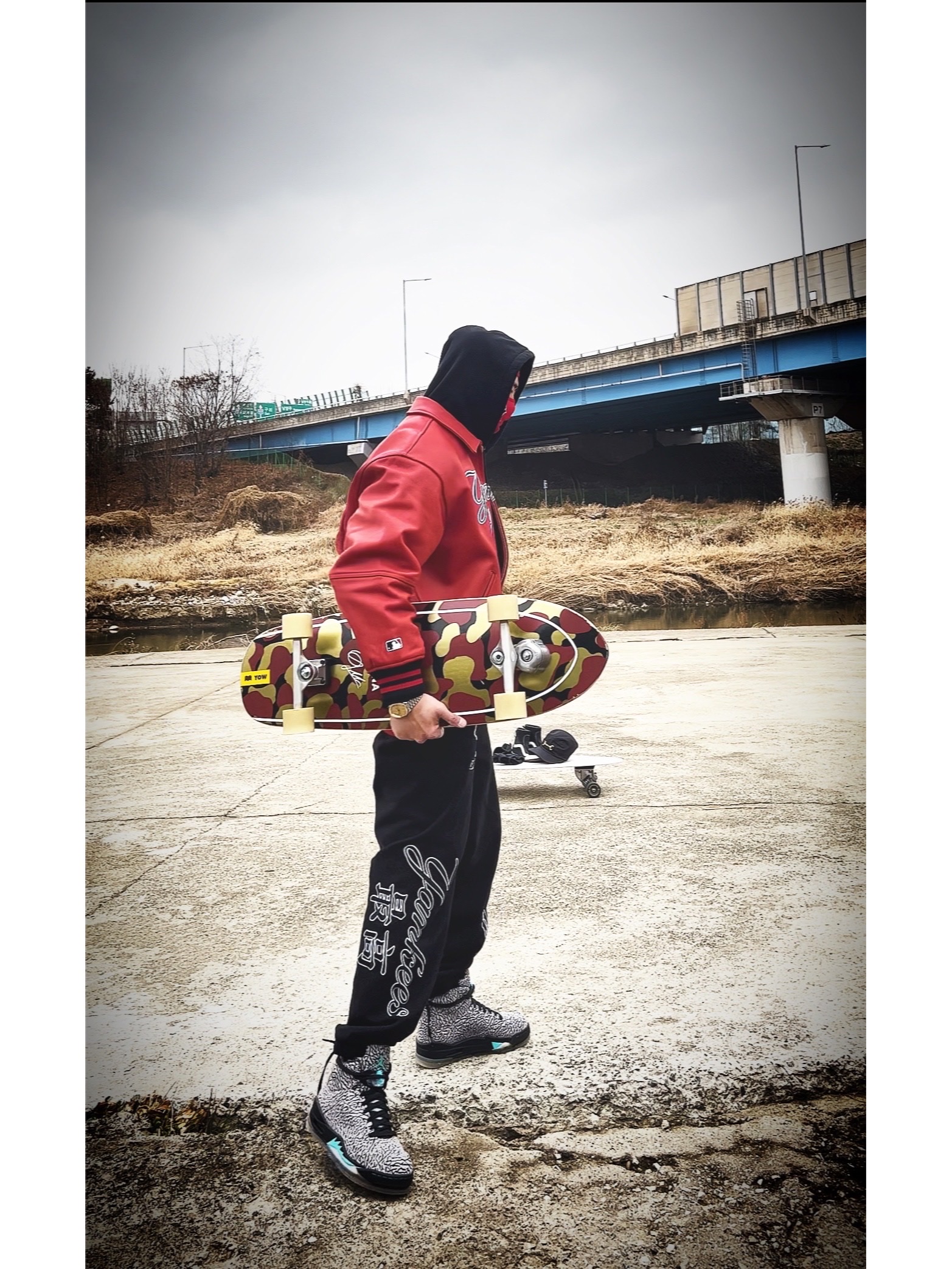 Supreme x MLB Kanji Teams Lightweight Balaclava Yankees Red - 22FW, Supreme x MLB Kanji Teams Lightweight Balaclava White Sox Black - 22FW 착용 스타일 - 2