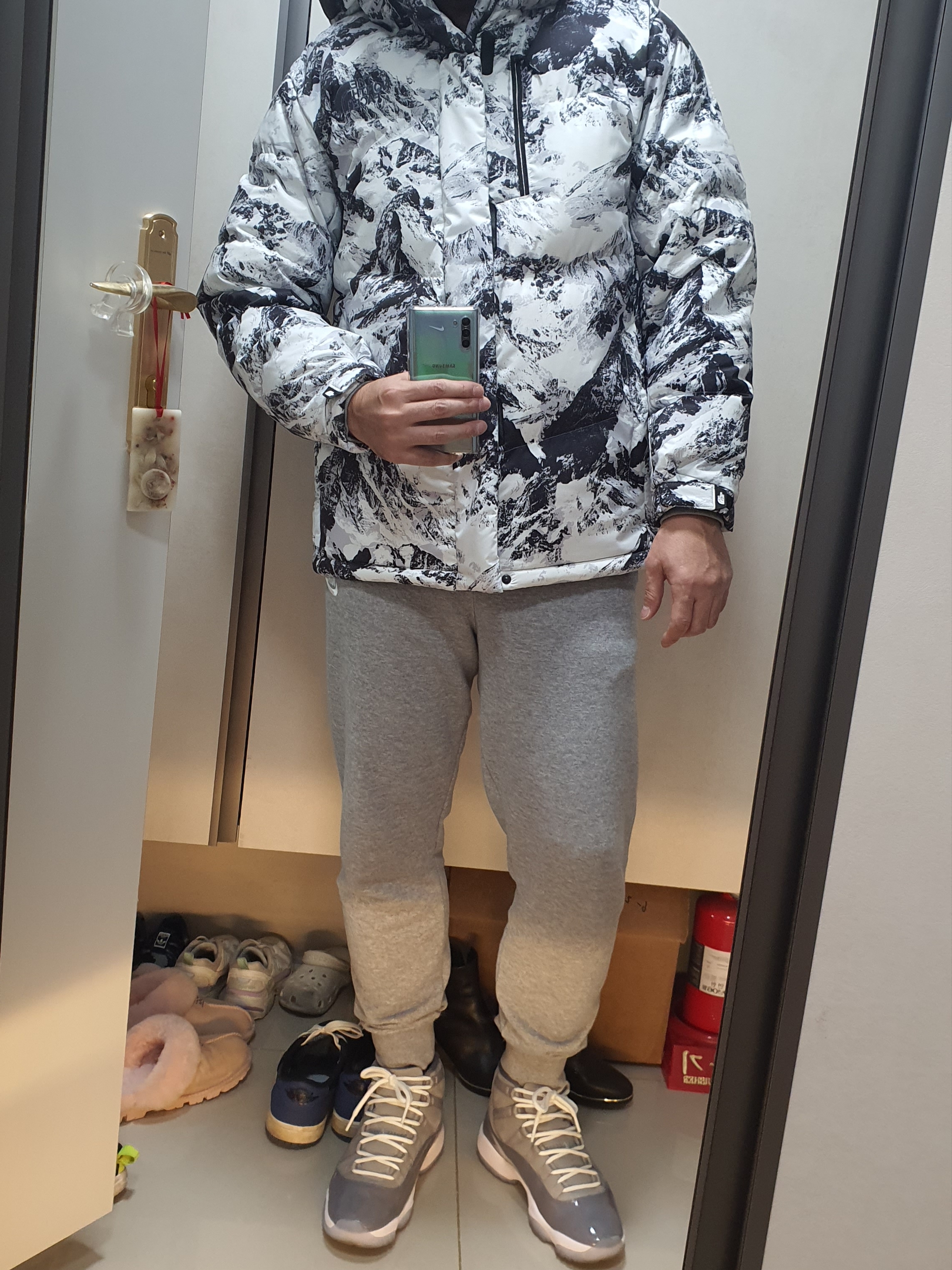 The North Face Challenge Air Down Jacket Gray, Jordan 11 Retro Cool Grey 2021 착용 스타일